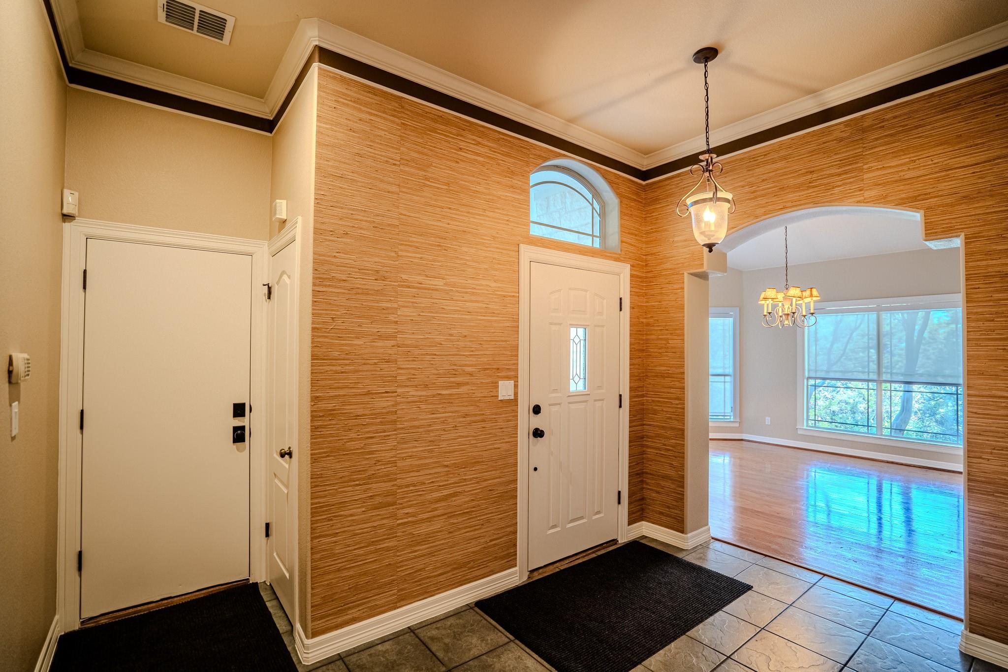 218 Hazeltine Dr Property Photo 3