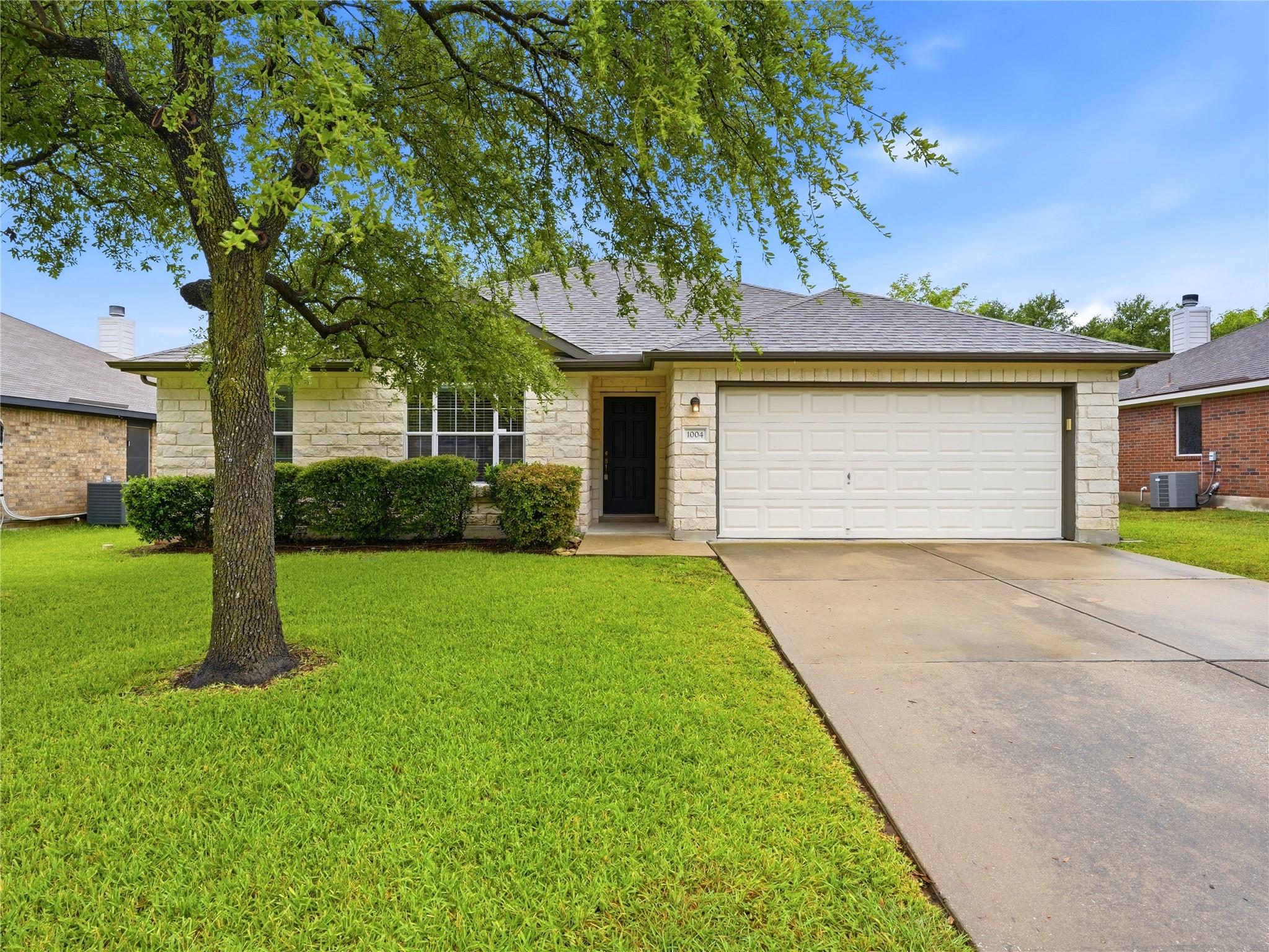 1004 Downridge Dr Property Photo 1