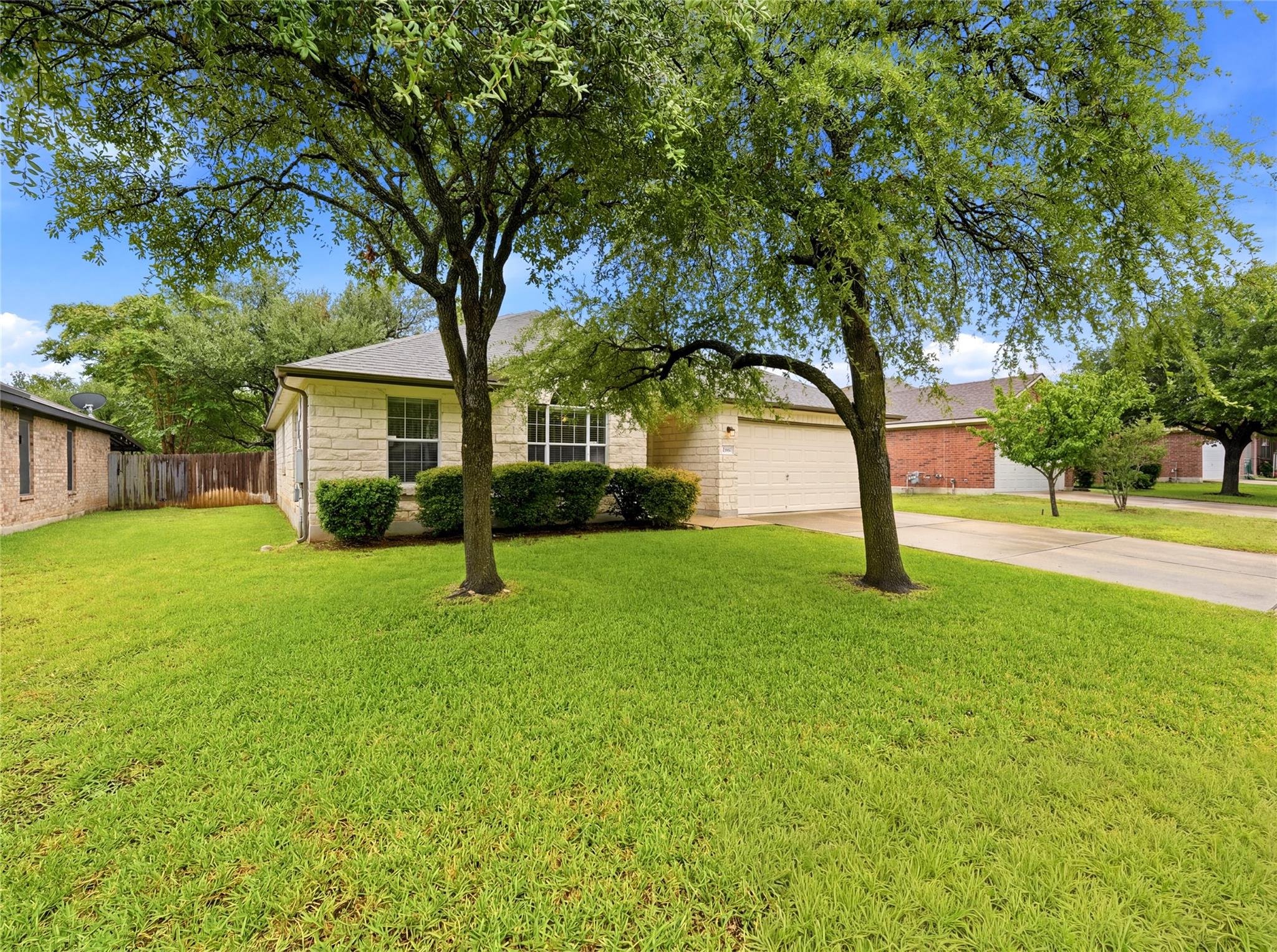 1004 Downridge Dr Property Photo 3