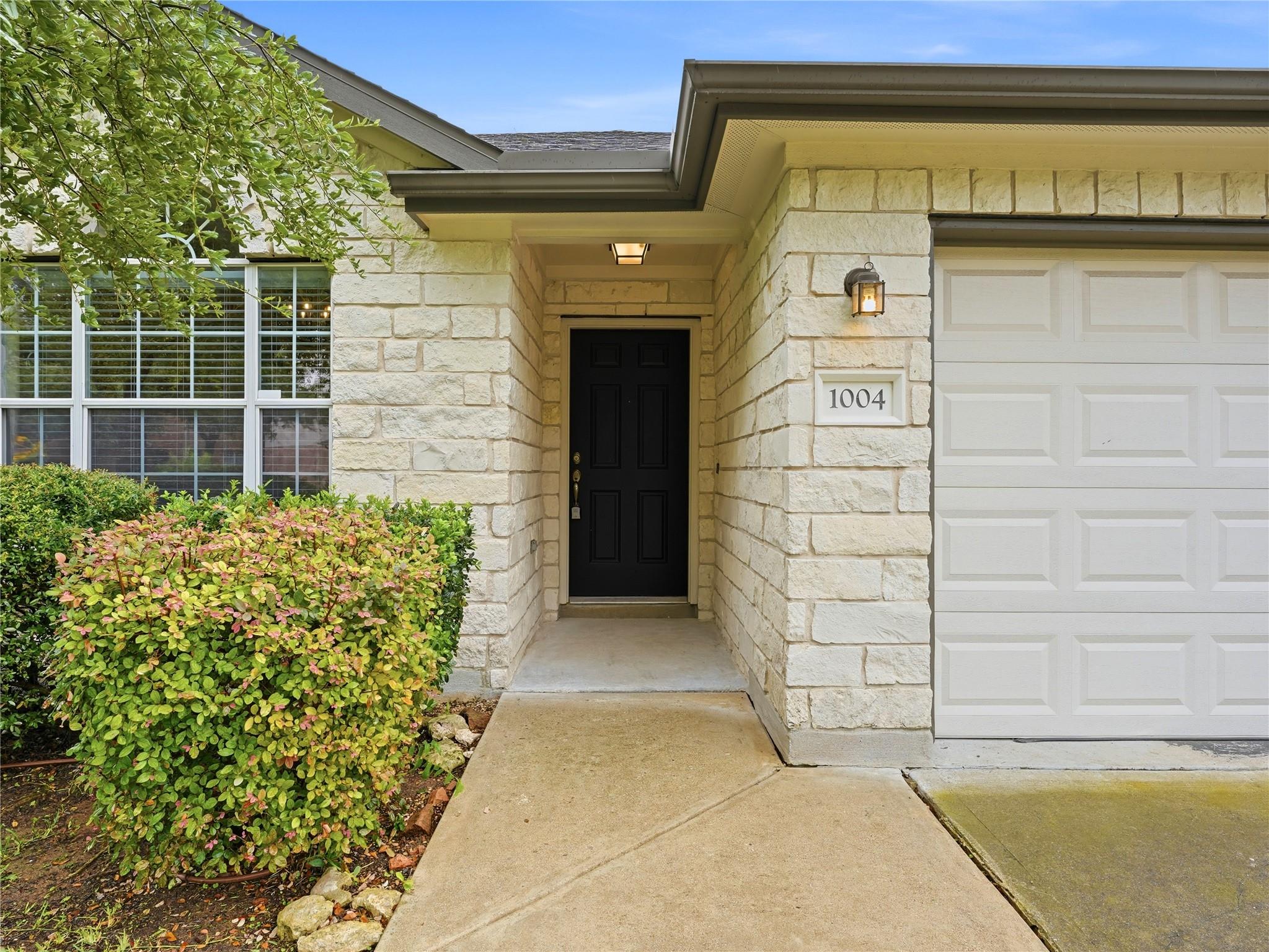 1004 Downridge Dr Property Photo 4