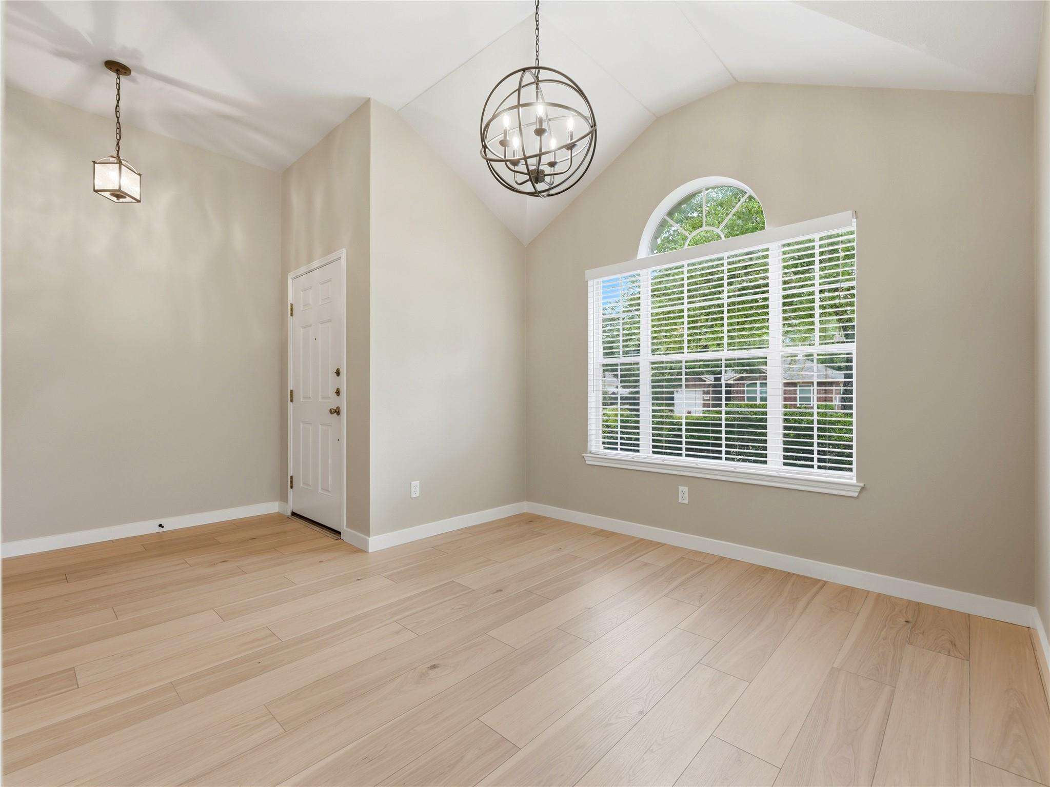 1004 Downridge Dr Property Photo 6