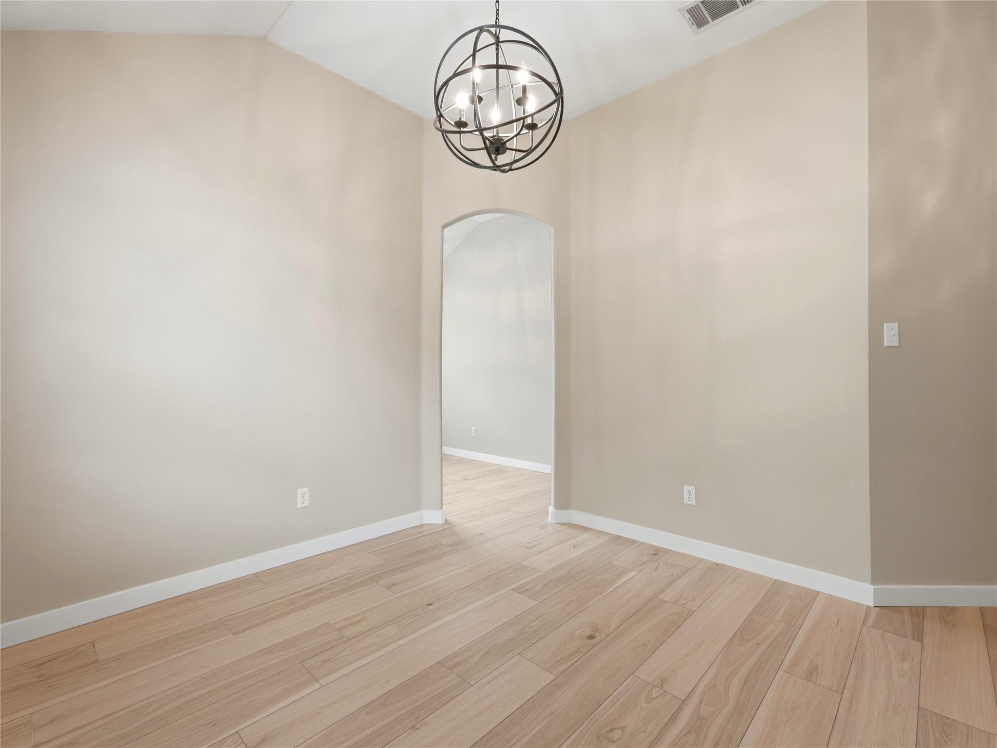 1004 Downridge Dr Property Photo 8