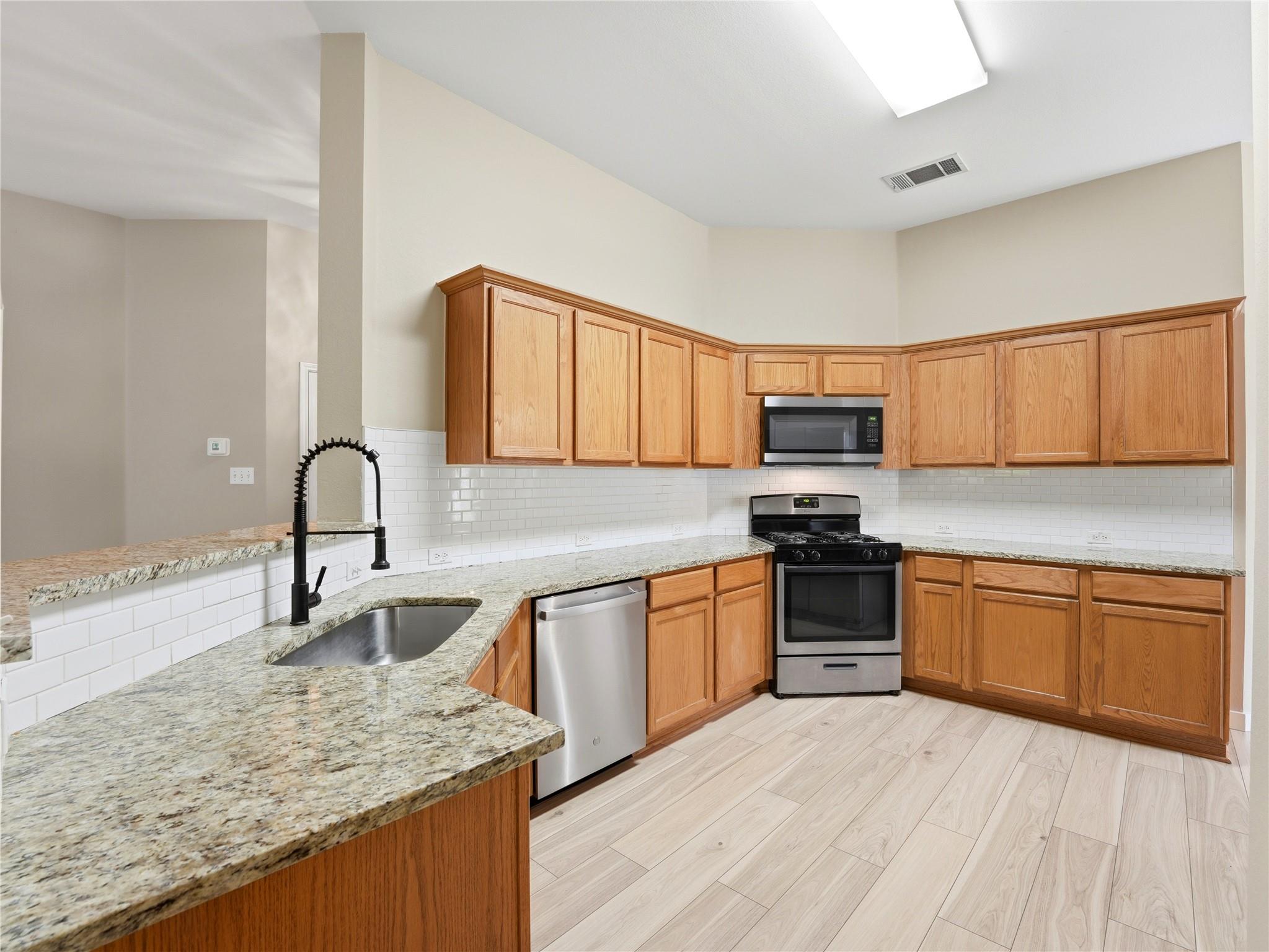 1004 Downridge Dr Property Photo 13