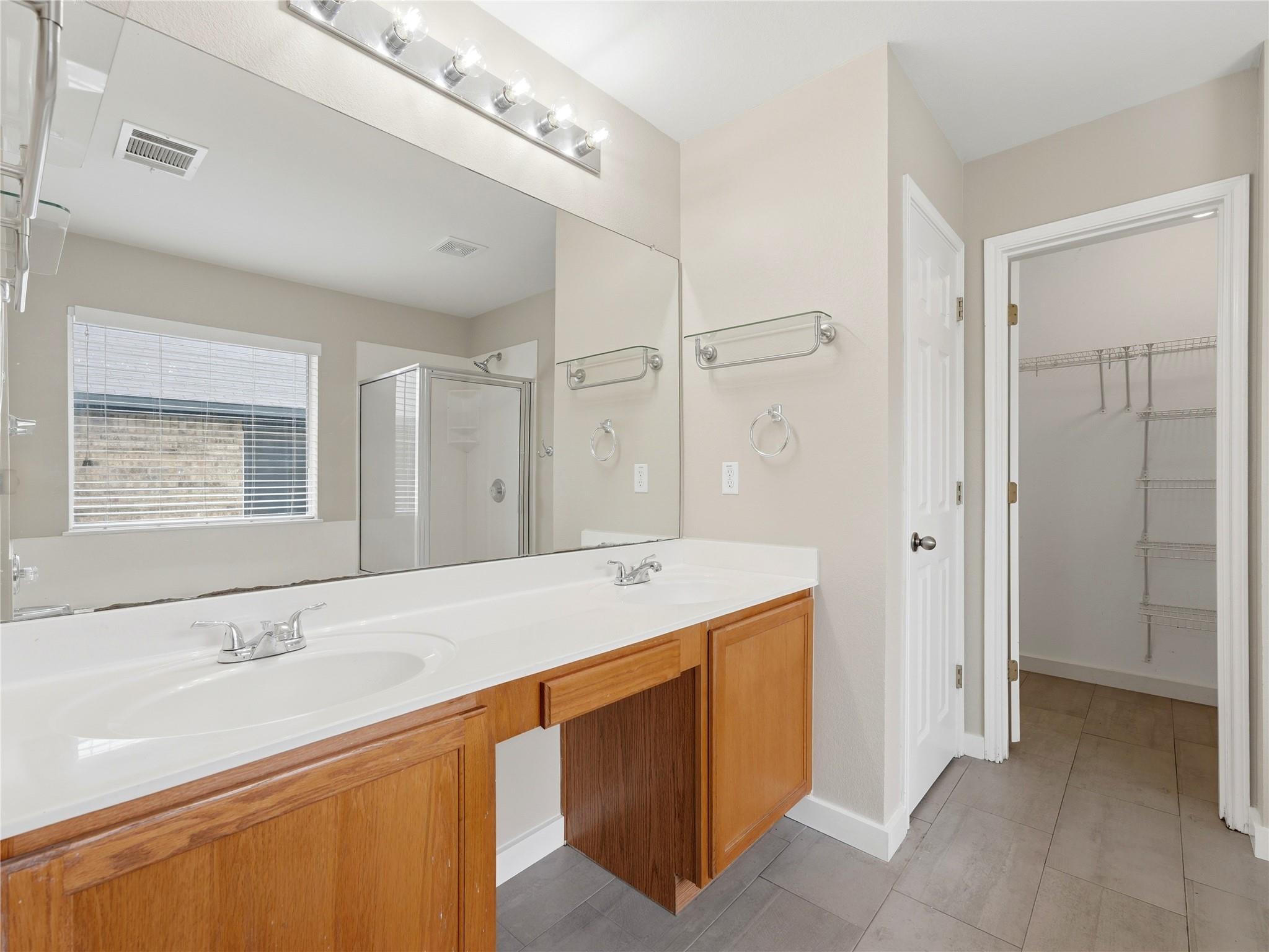 1004 Downridge Dr Property Photo 27
