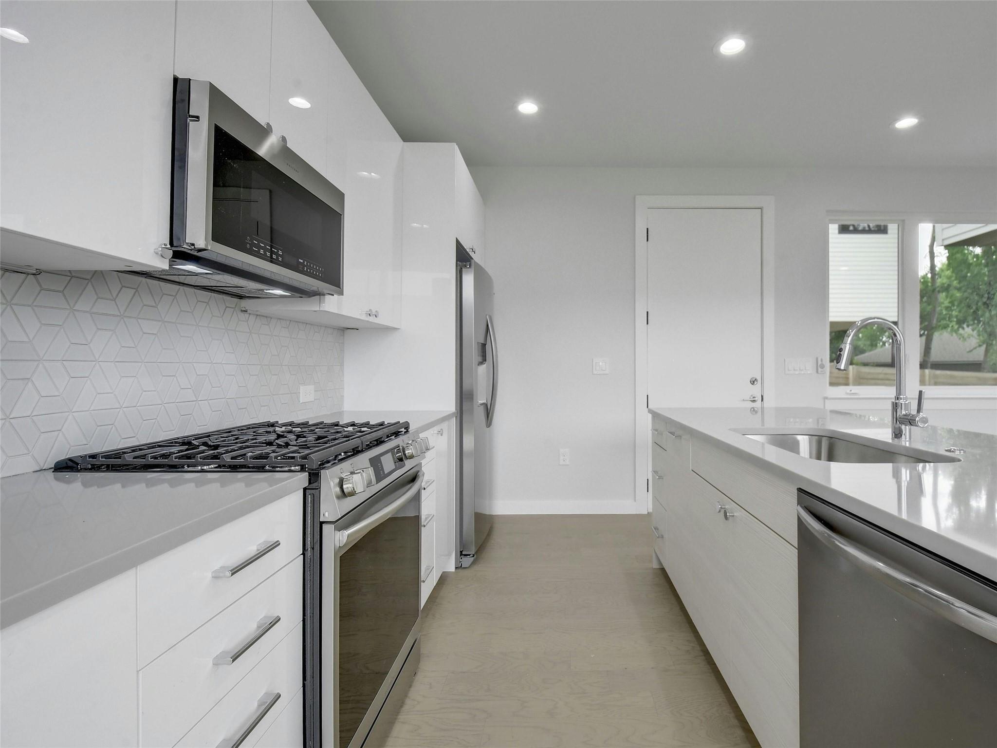 313 Blackson Ave #b Property Photo 6