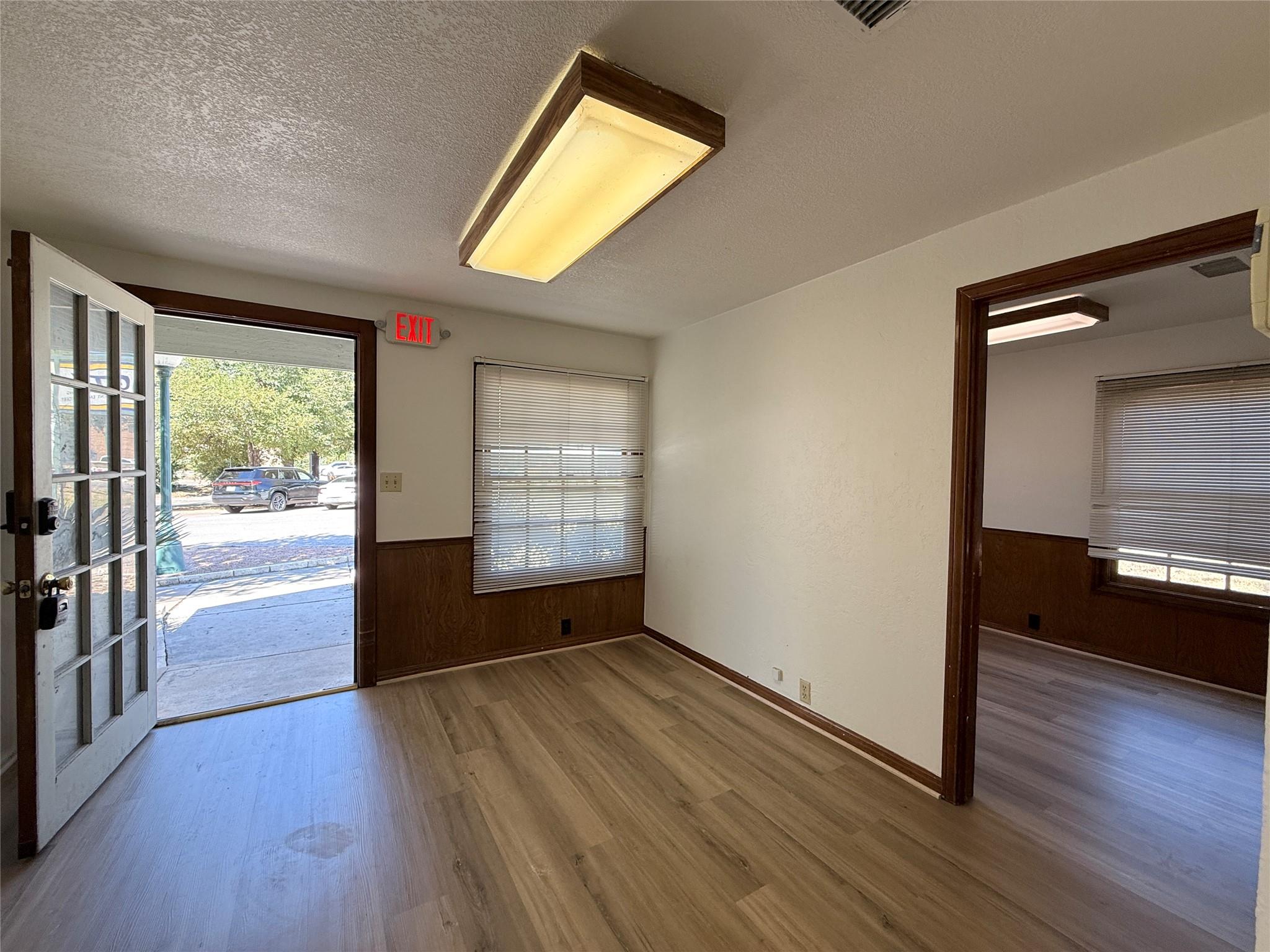 202 S Austin Ave #101 Property Photo 7
