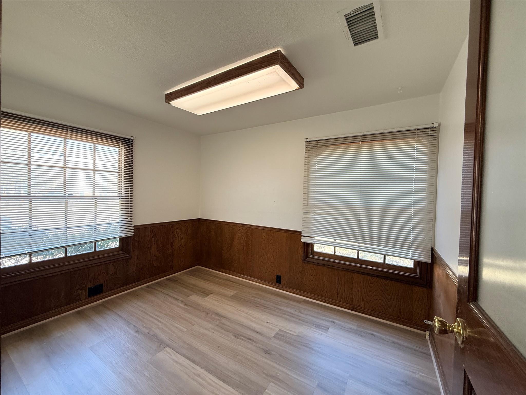 202 S Austin Ave #101 Property Photo 8