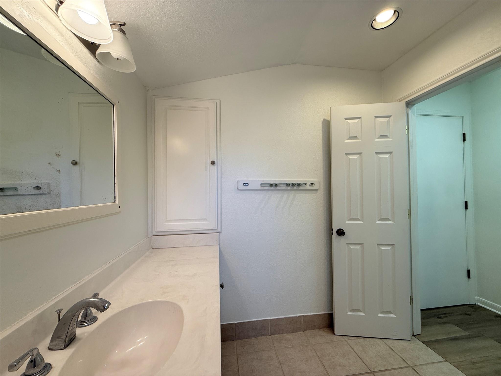202 S Austin Ave #101 Property Photo 18