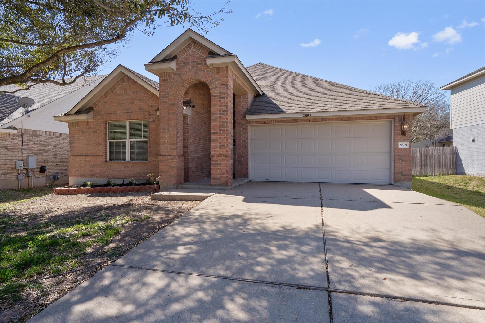 2801 Kickapoo Cavern Dr Property Photo 4