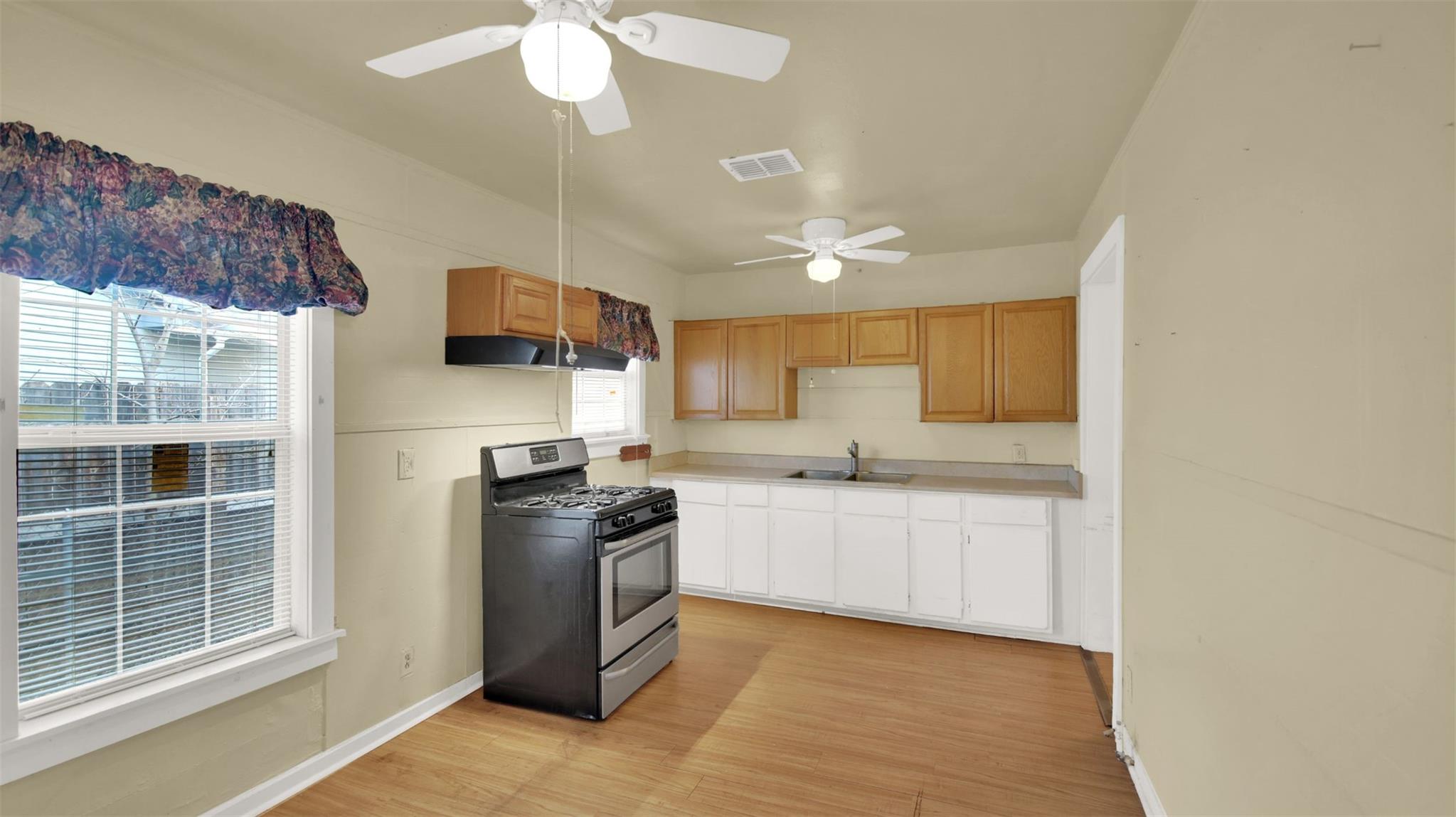 511 Allen St Property Photo 13