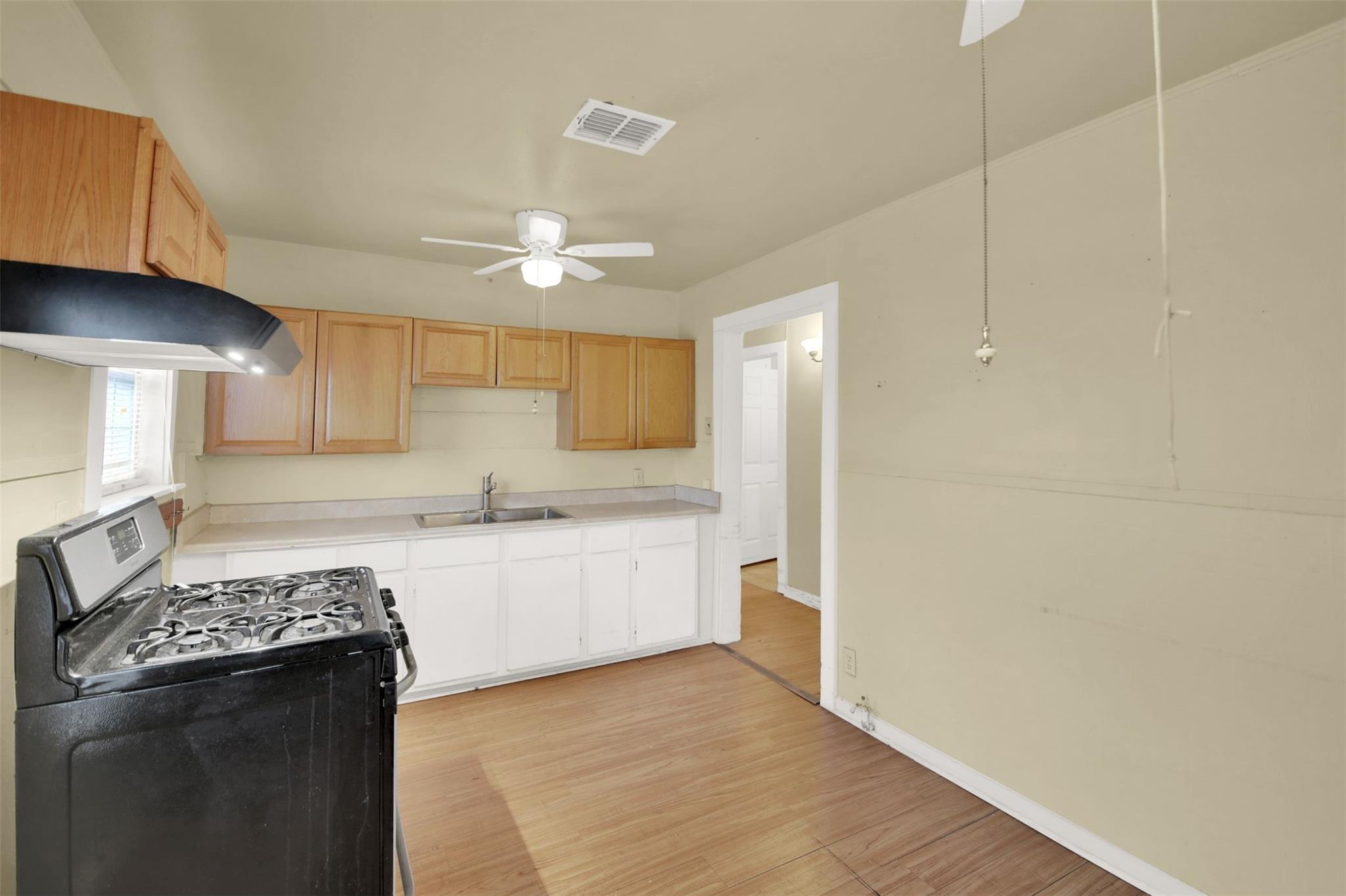 511 Allen St Property Photo 14