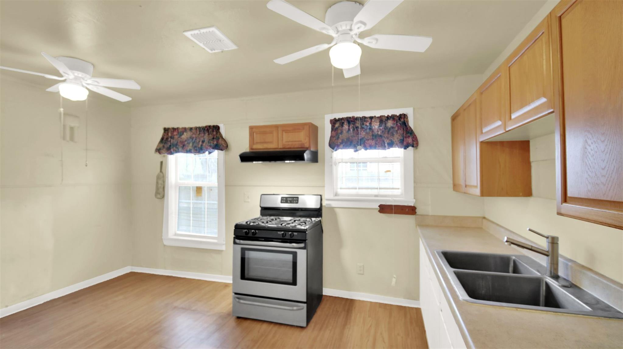 511 Allen St Property Photo 16