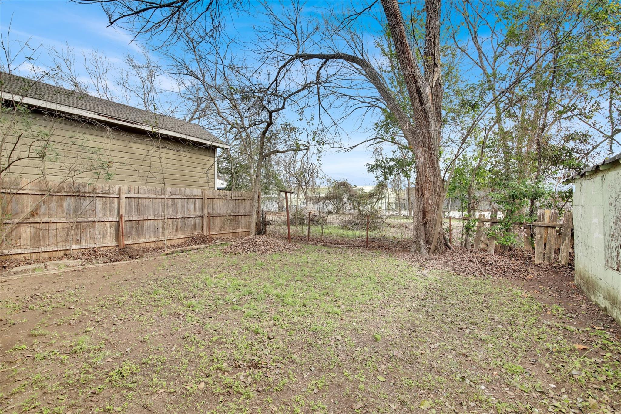 511 Allen St Property Photo 23