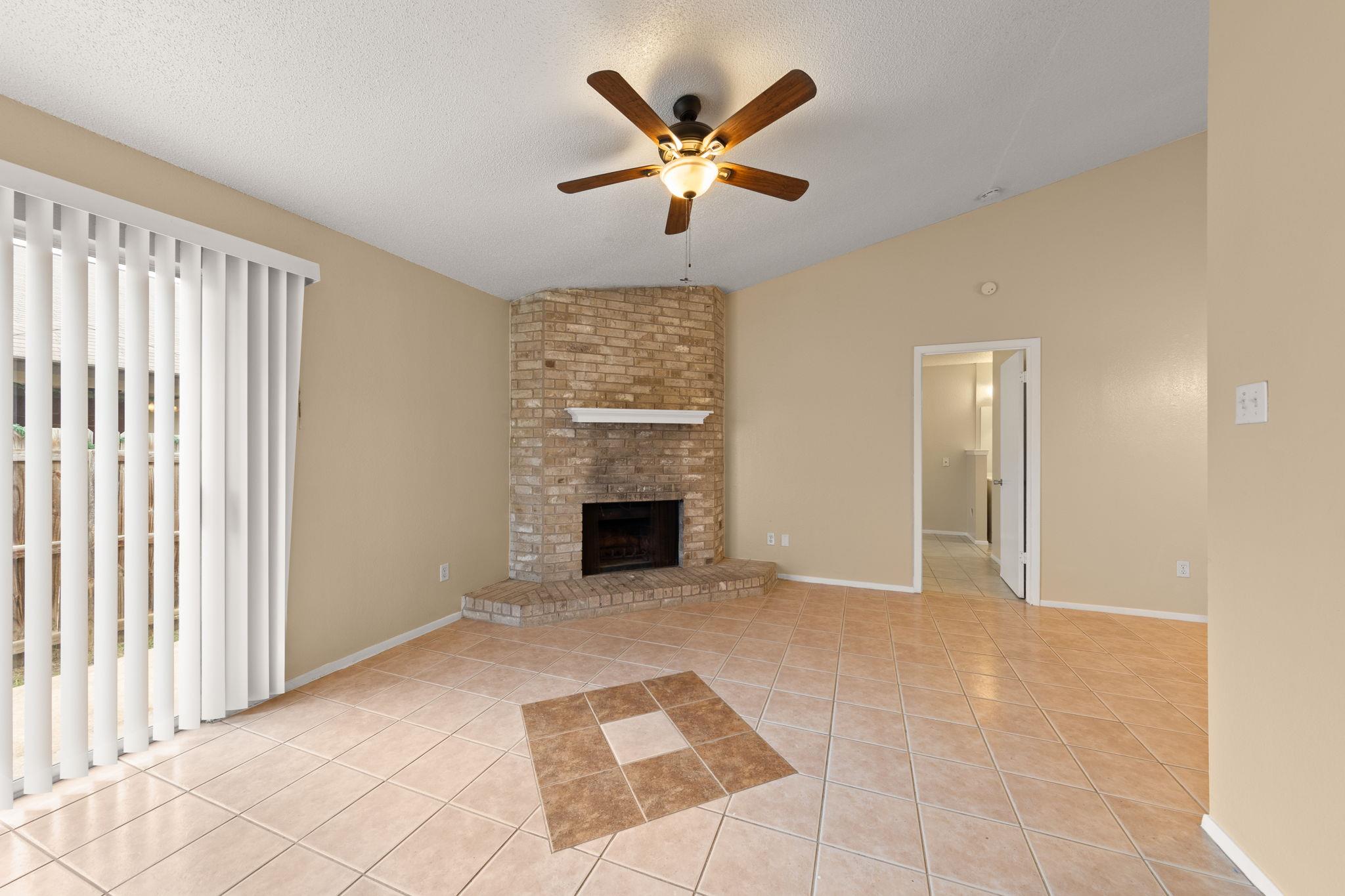313 Greenlawn Blvd Property Photo 3