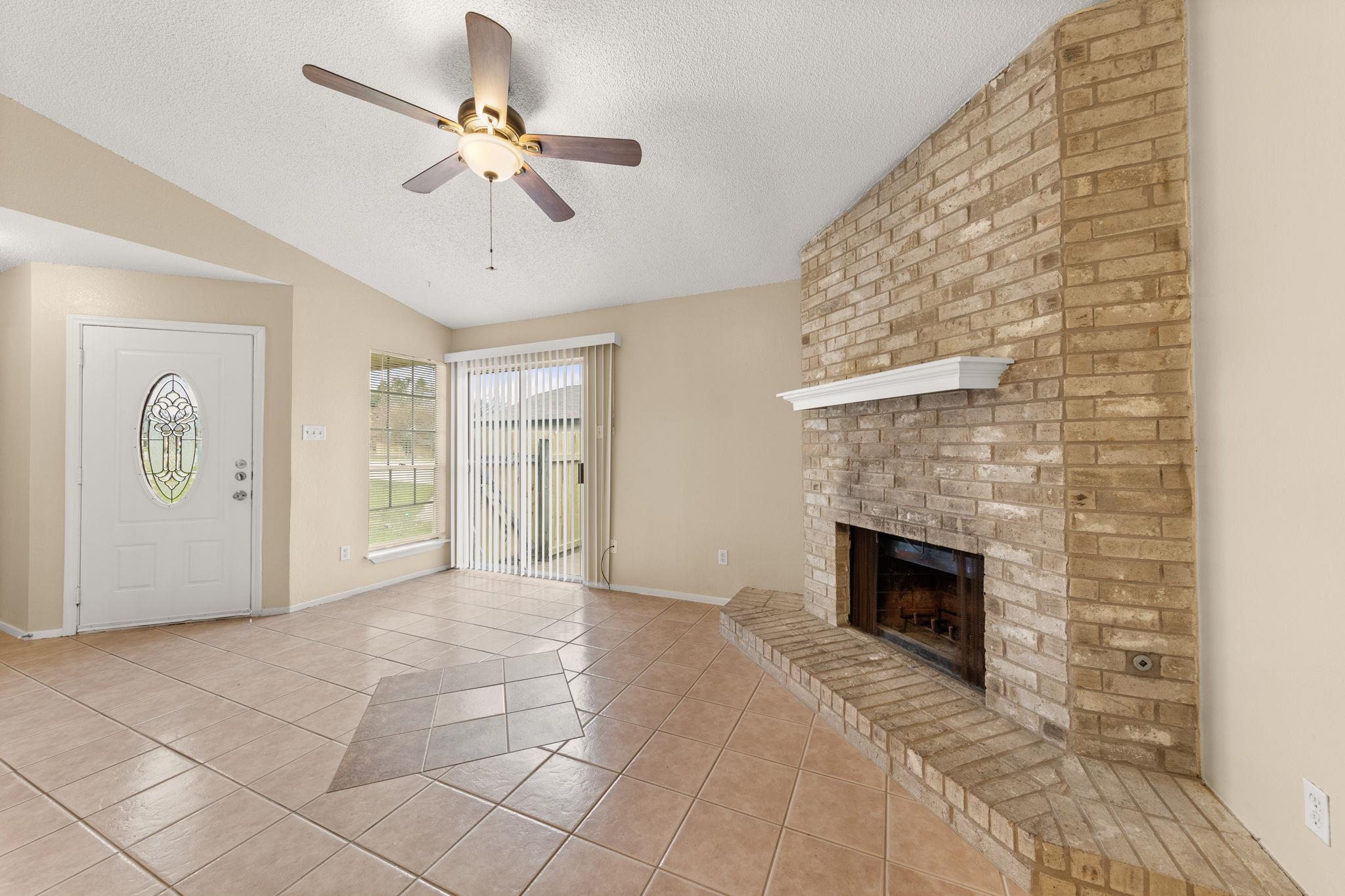 313 Greenlawn Blvd Property Photo 4