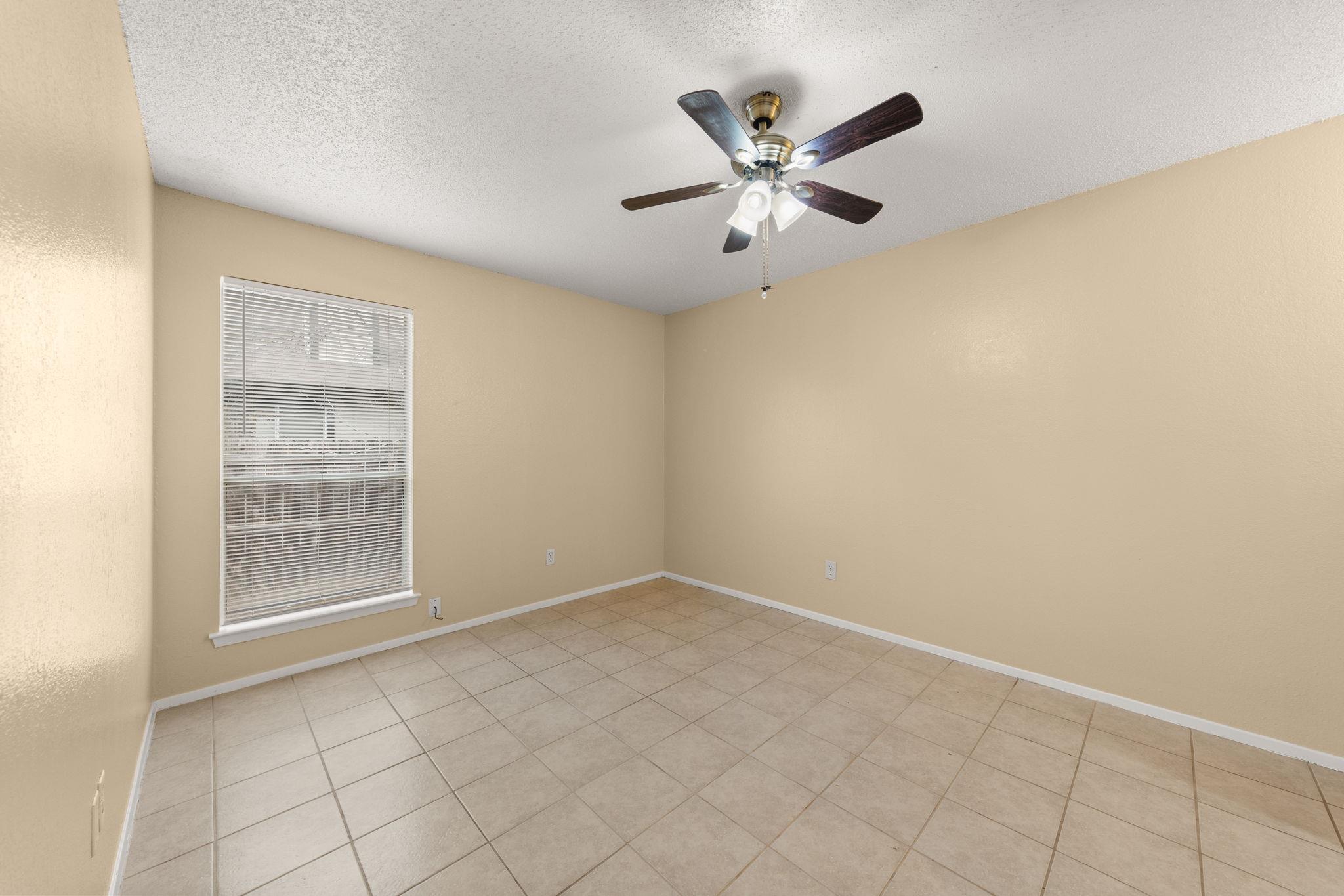 313 Greenlawn Blvd Property Photo 6