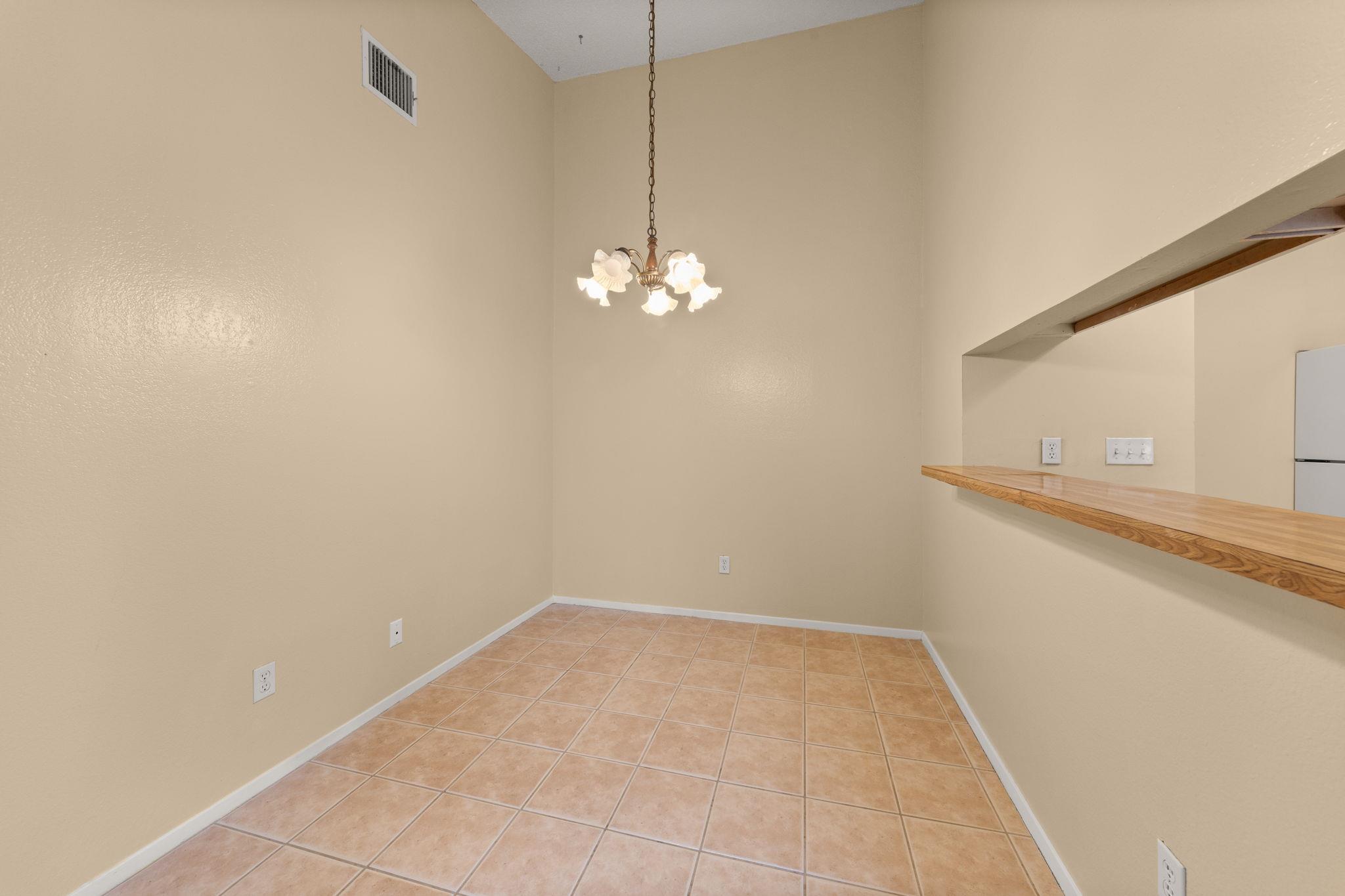 313 Greenlawn Blvd Property Photo 8