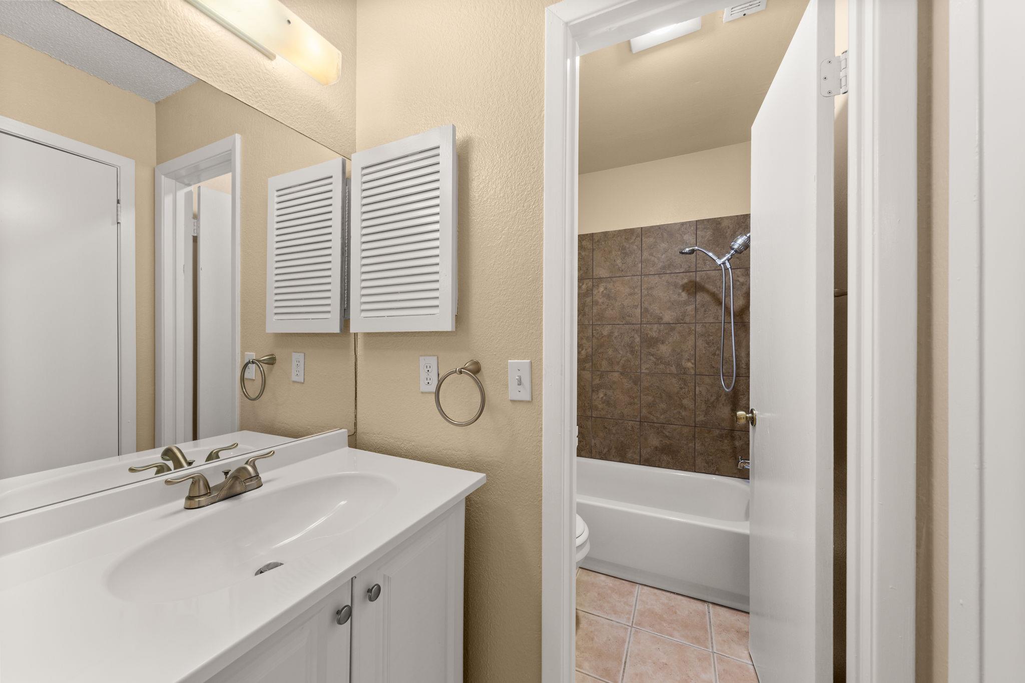 313 Greenlawn Blvd Property Photo 18