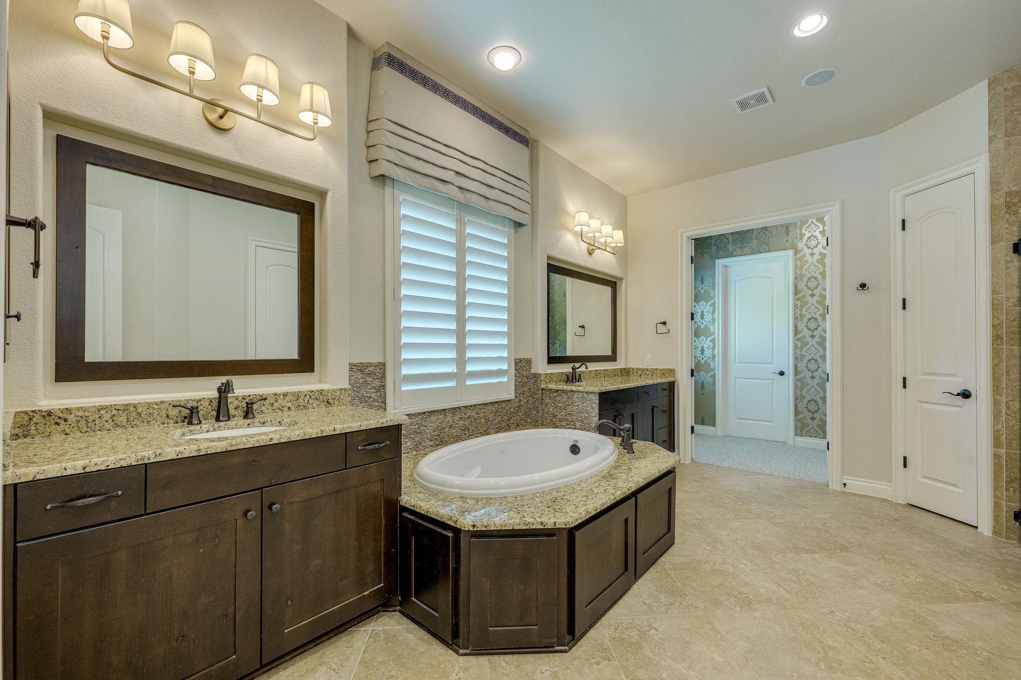1005 Lakewood Hills Ter Property Photo 15