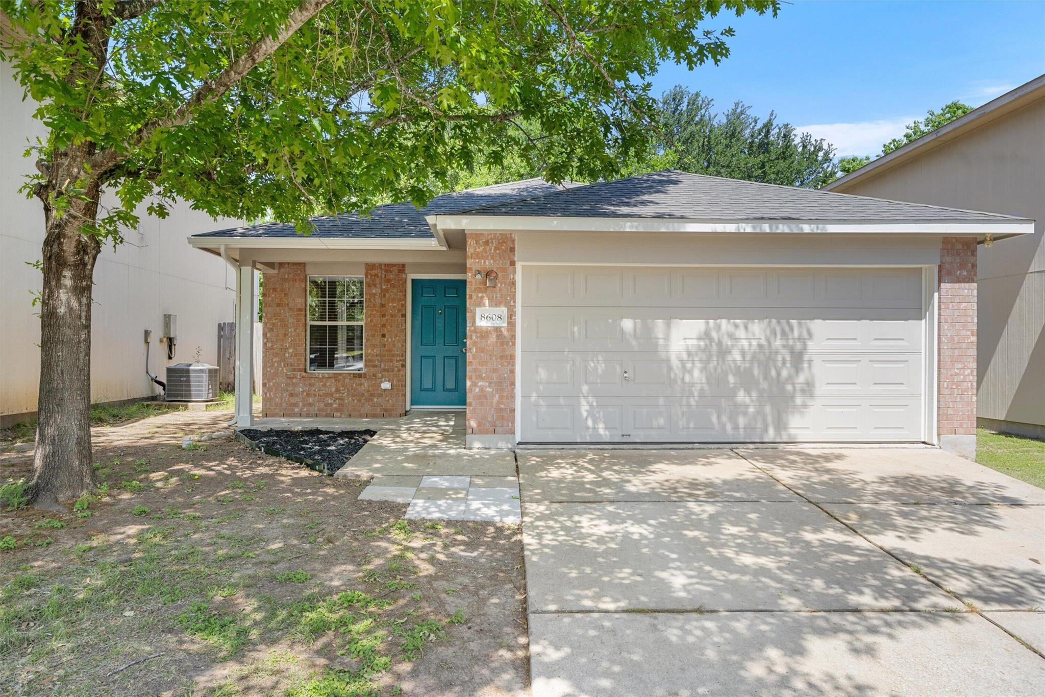 8608 Dittmar Oaks Dr Property Photo