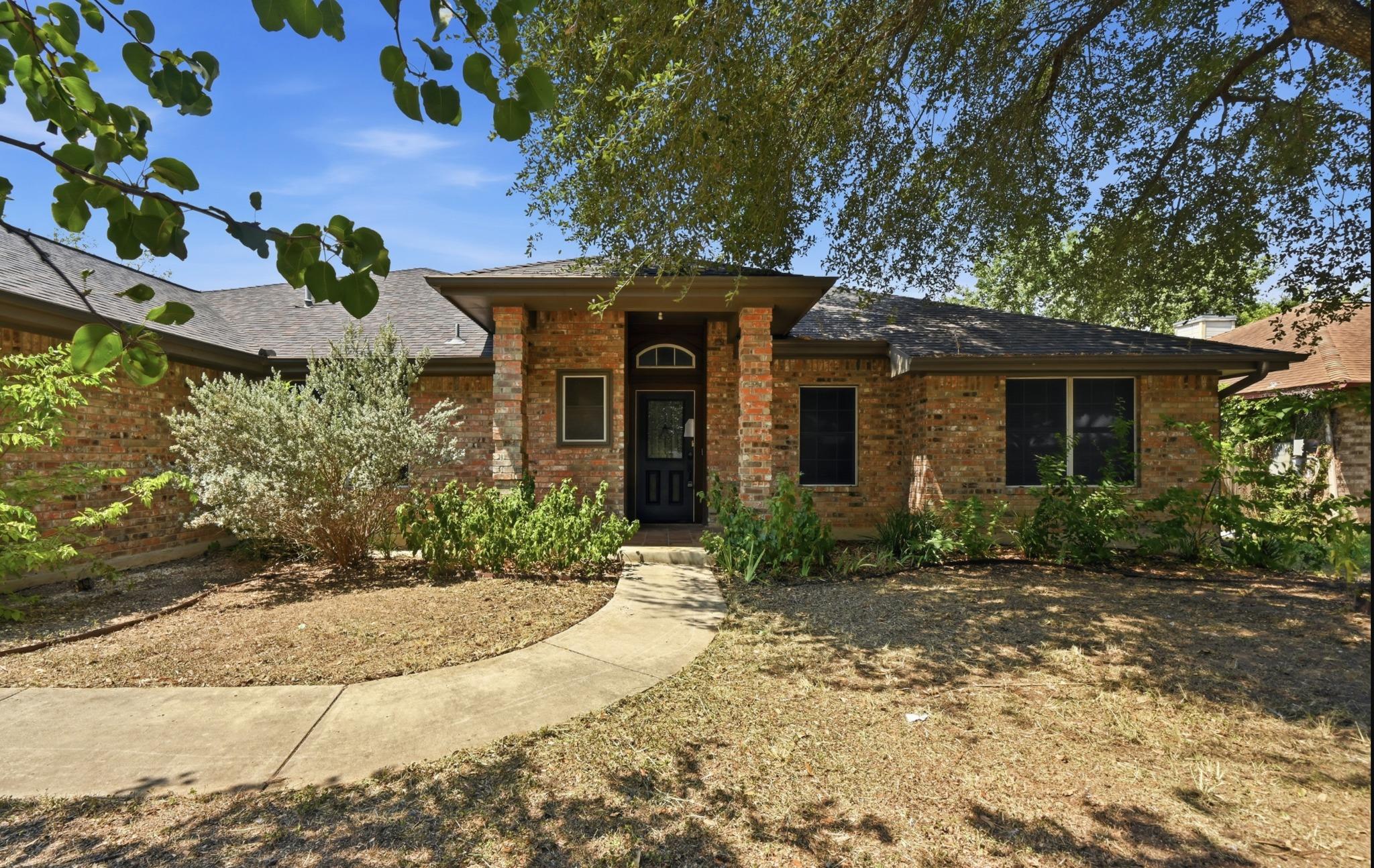 1068 Memorial Cir Property Photo 1