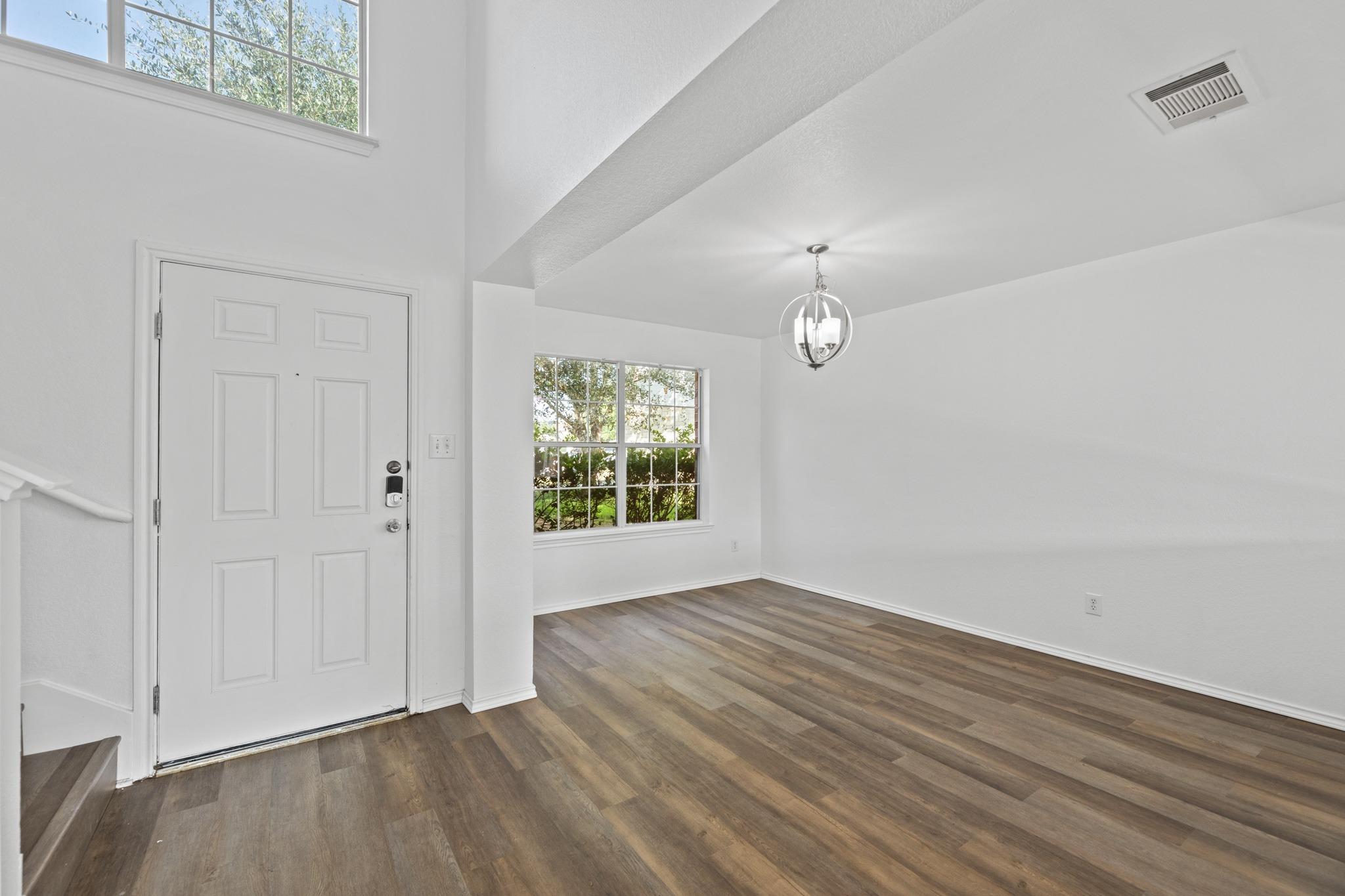 722 Lavaca Loop Property Photo 4