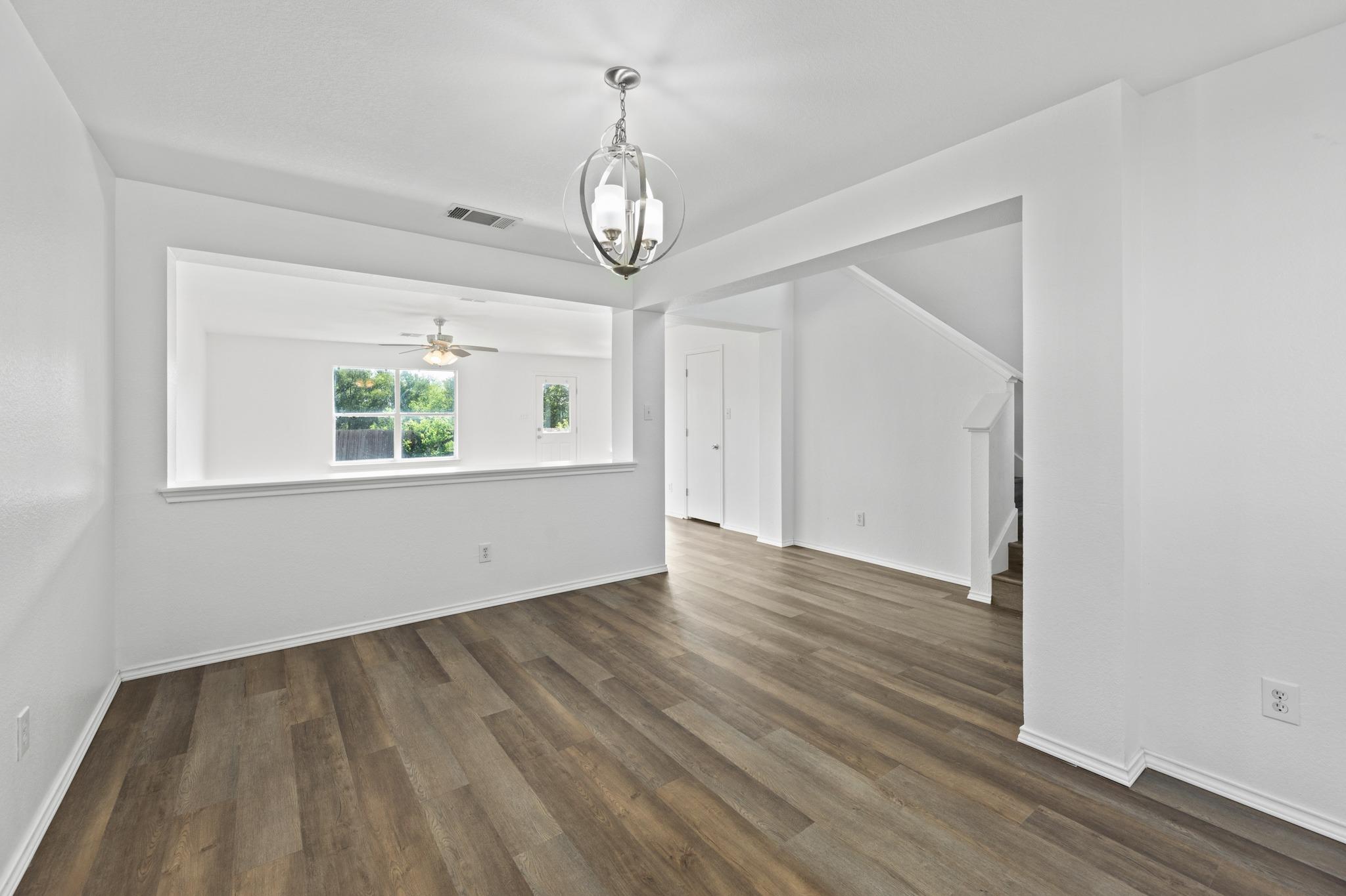 722 Lavaca Loop Property Photo 6