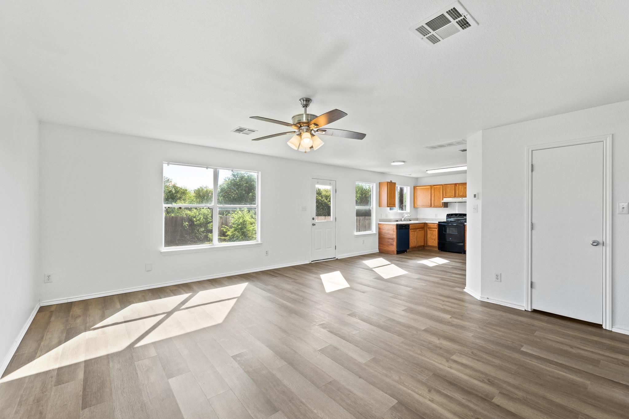 722 Lavaca Loop Property Photo 7