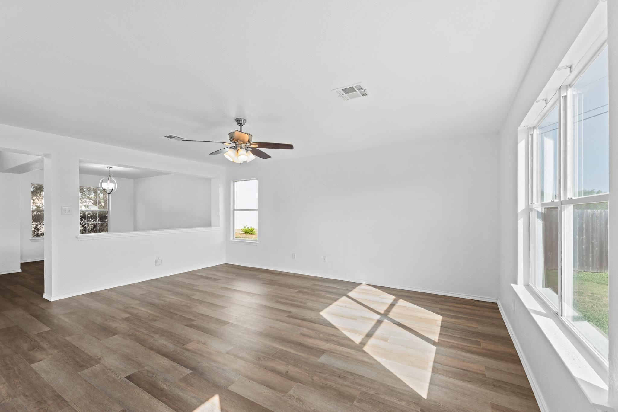 722 Lavaca Loop Property Photo 9