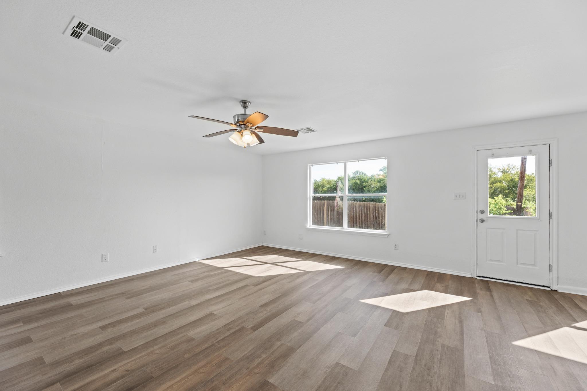 722 Lavaca Loop Property Photo 10