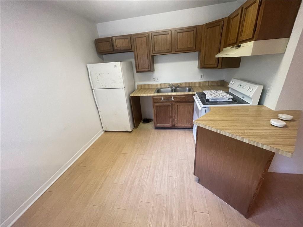 1648 Post Rd #4 Property Photo 3