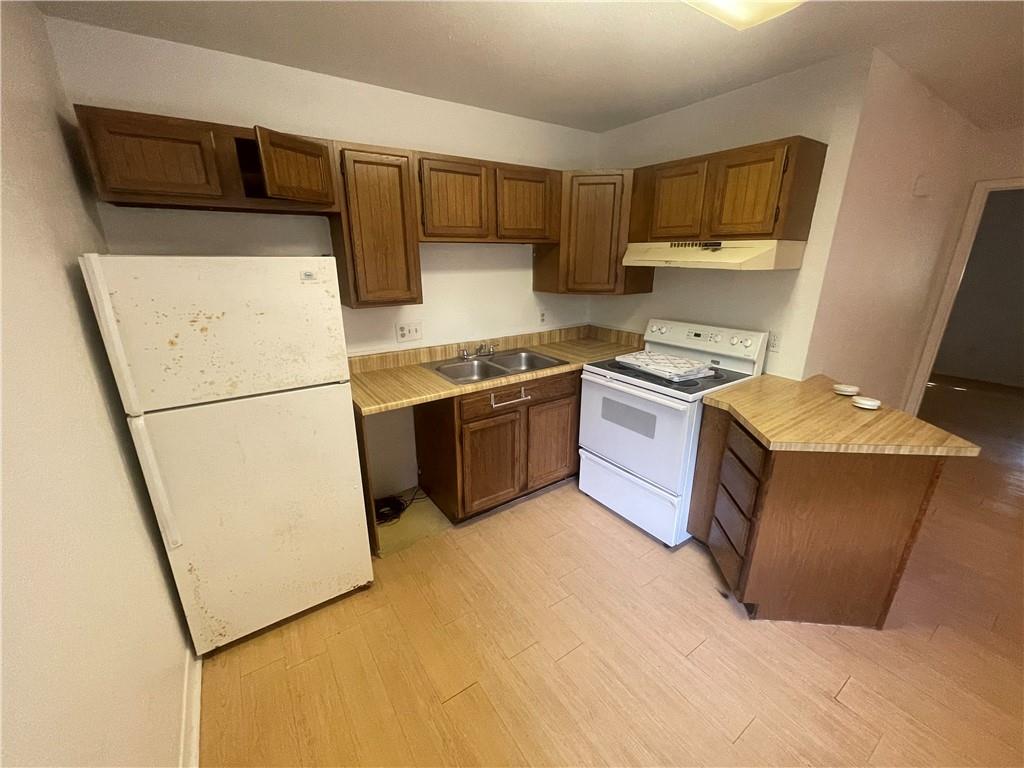 1648 Post Rd #4 Property Photo 4