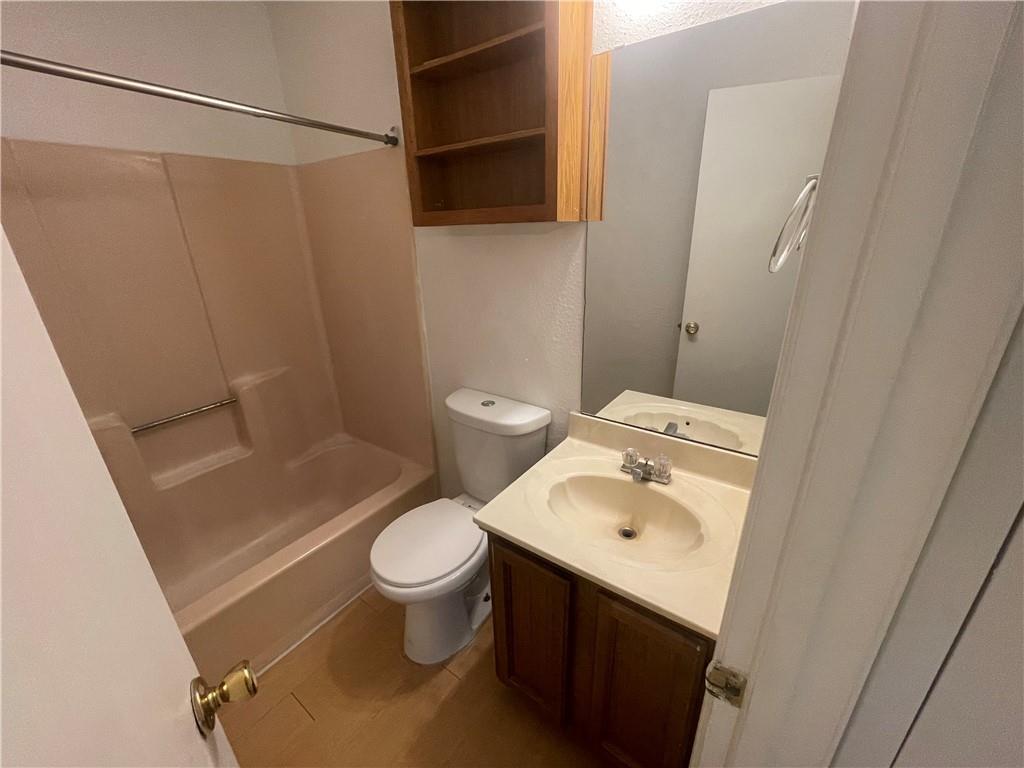 1648 Post Rd #4 Property Photo 6