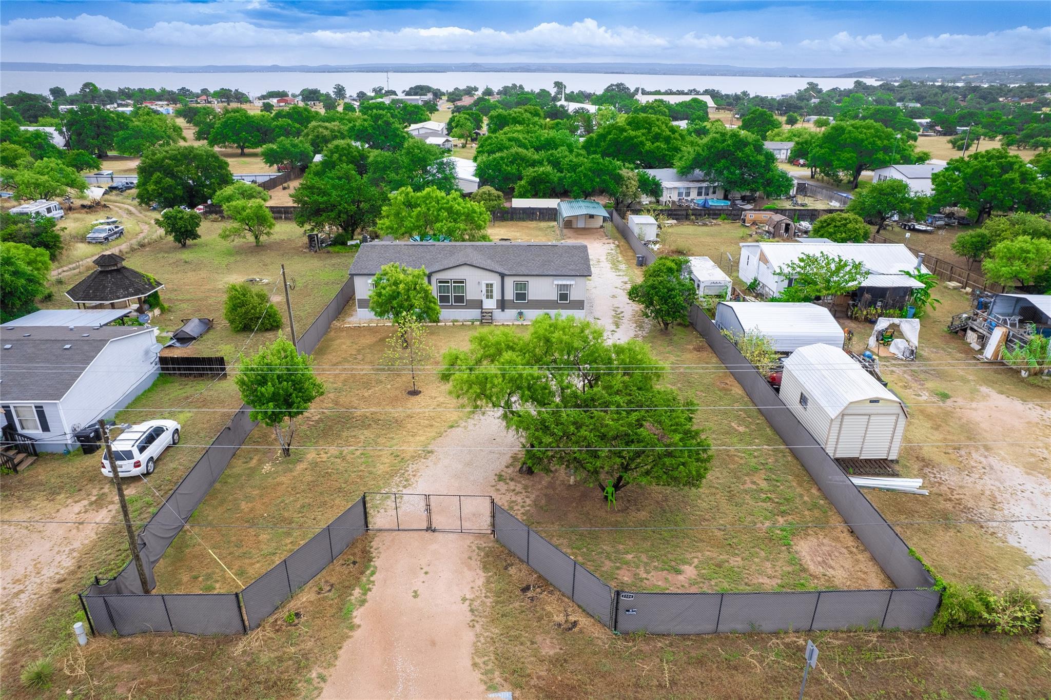 1106 Hi Line Dr Property Photo 1