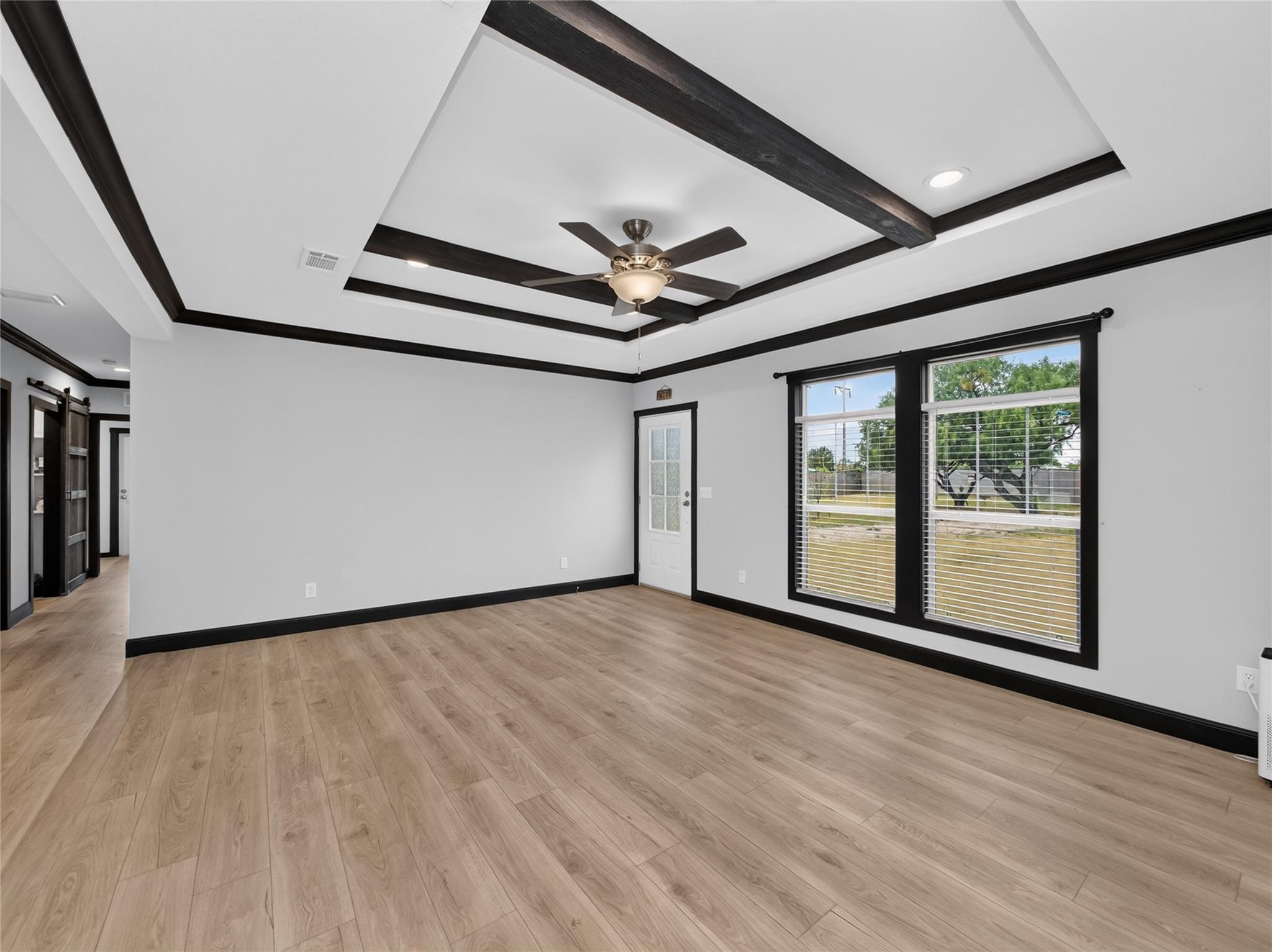 1106 Hi Line Dr Property Photo 6