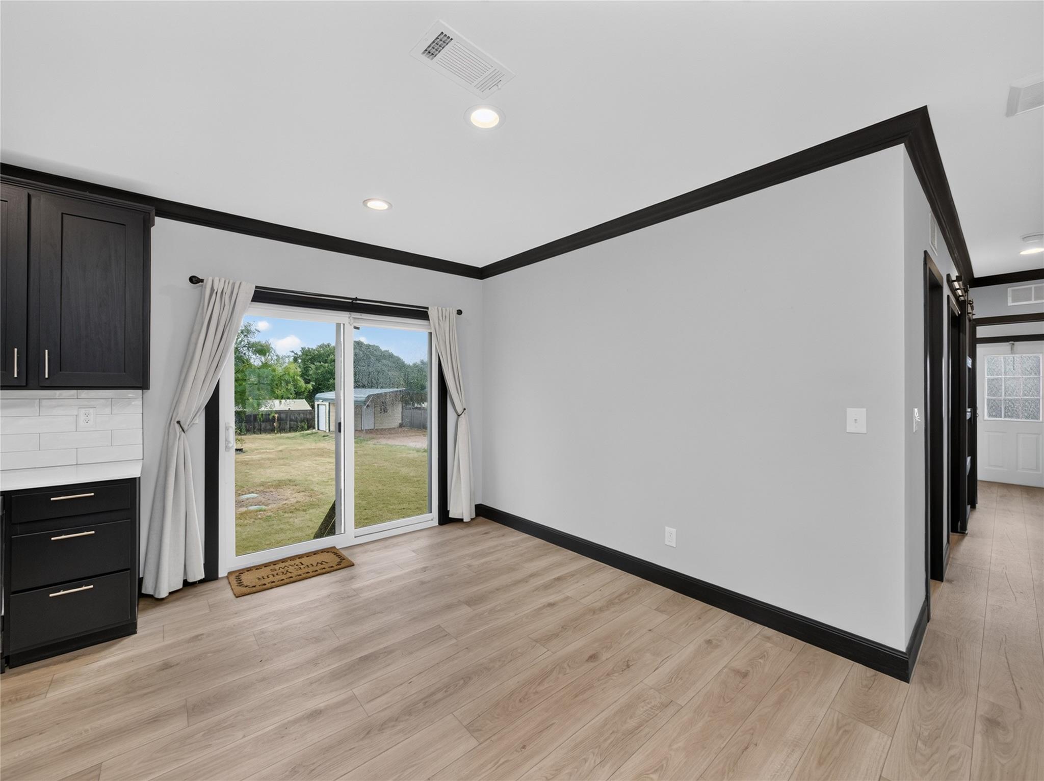 1106 Hi Line Dr Property Photo 8