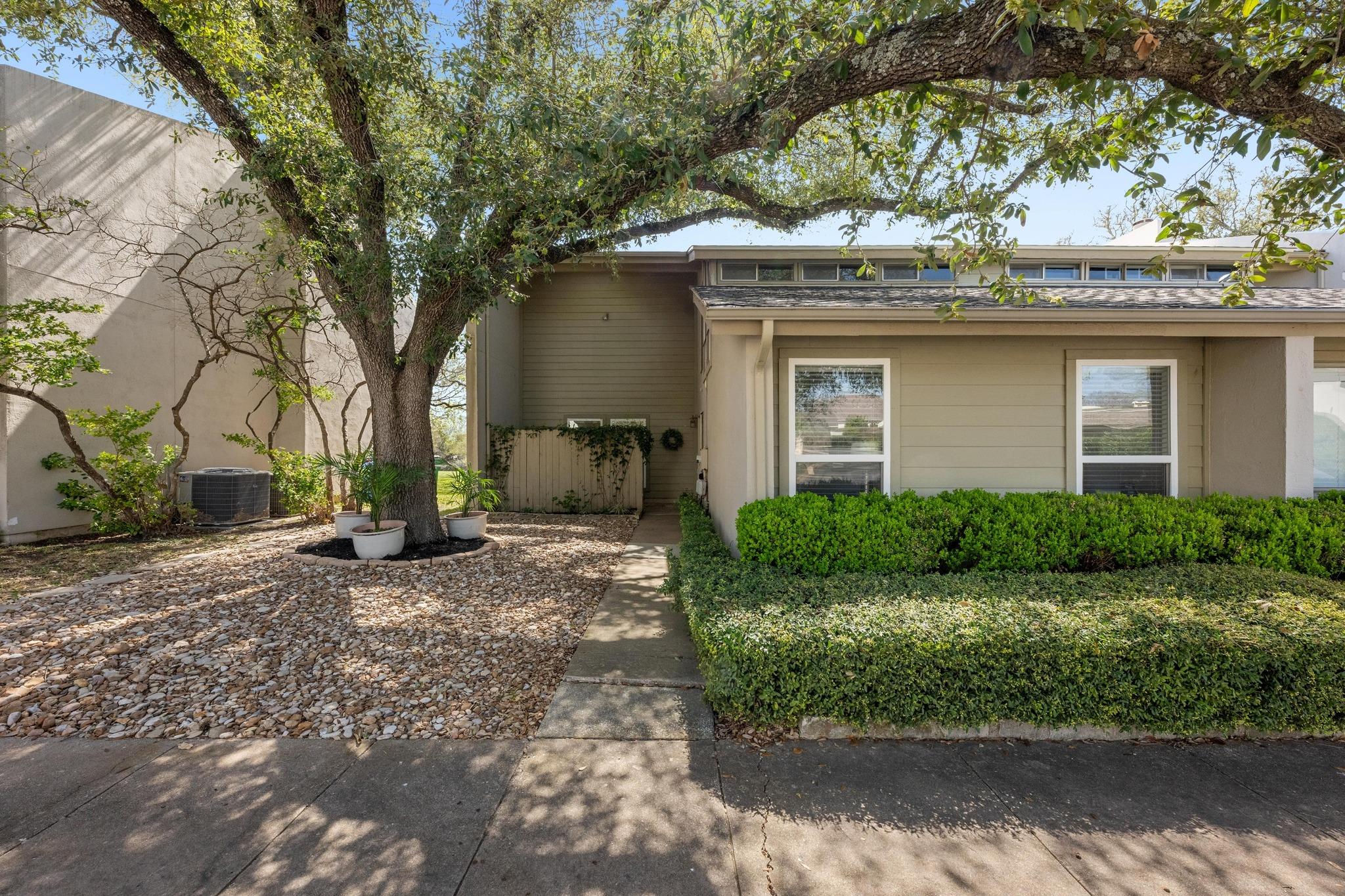 100 Lido Cir #B2 Property Photo 1
