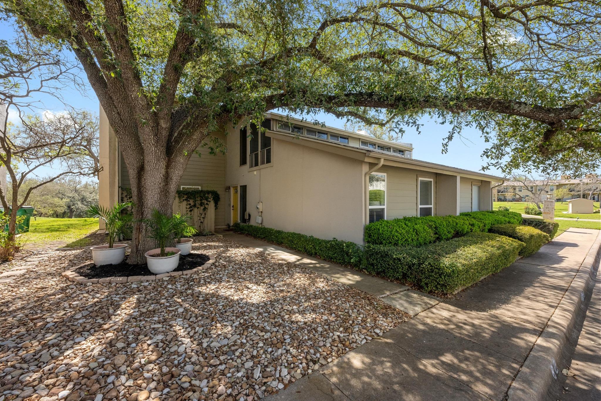 100 Lido Cir #b2 Property Photo 2