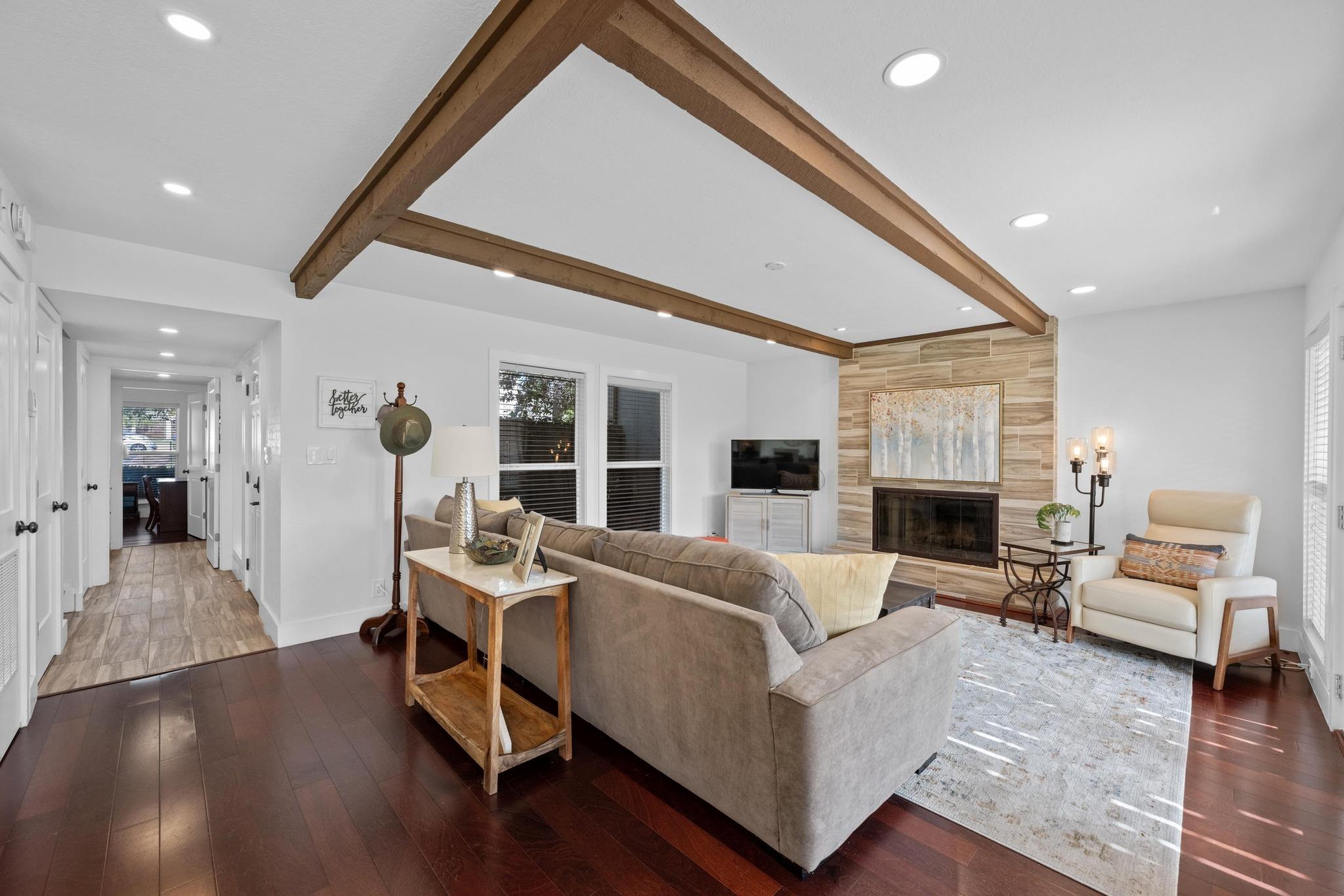 100 Lido Cir #b2 Property Photo 8