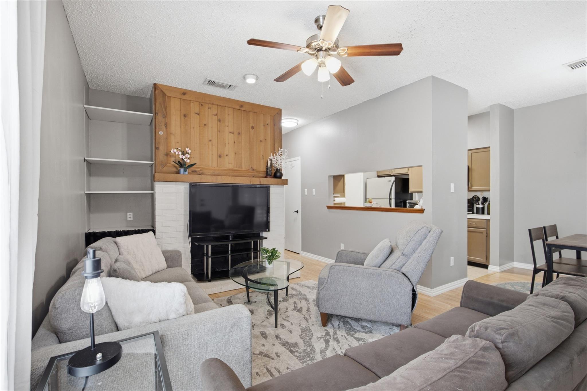 908 Poplar St #206 Property Photo 1