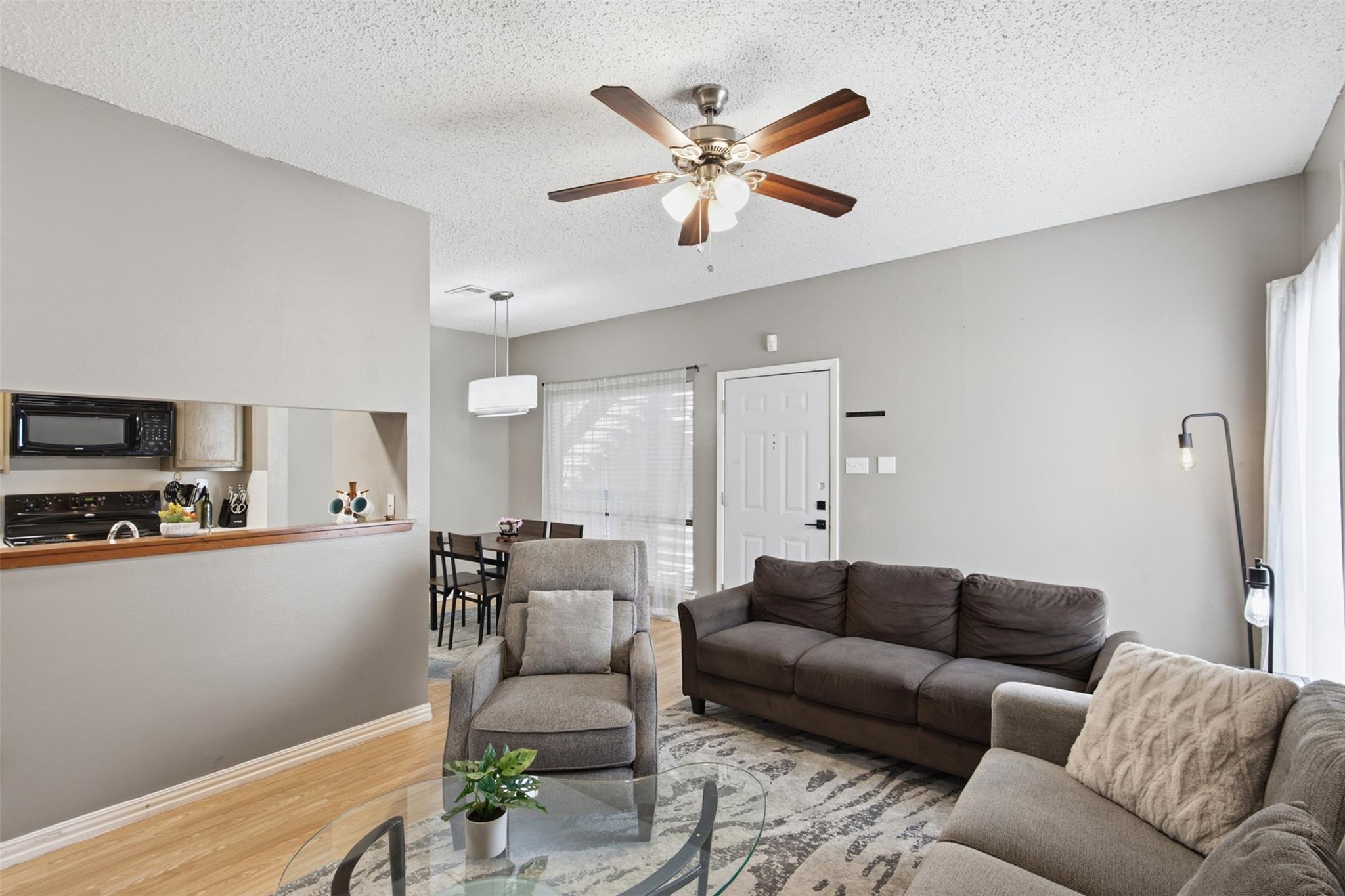 908 Poplar St #206 Property Photo 6