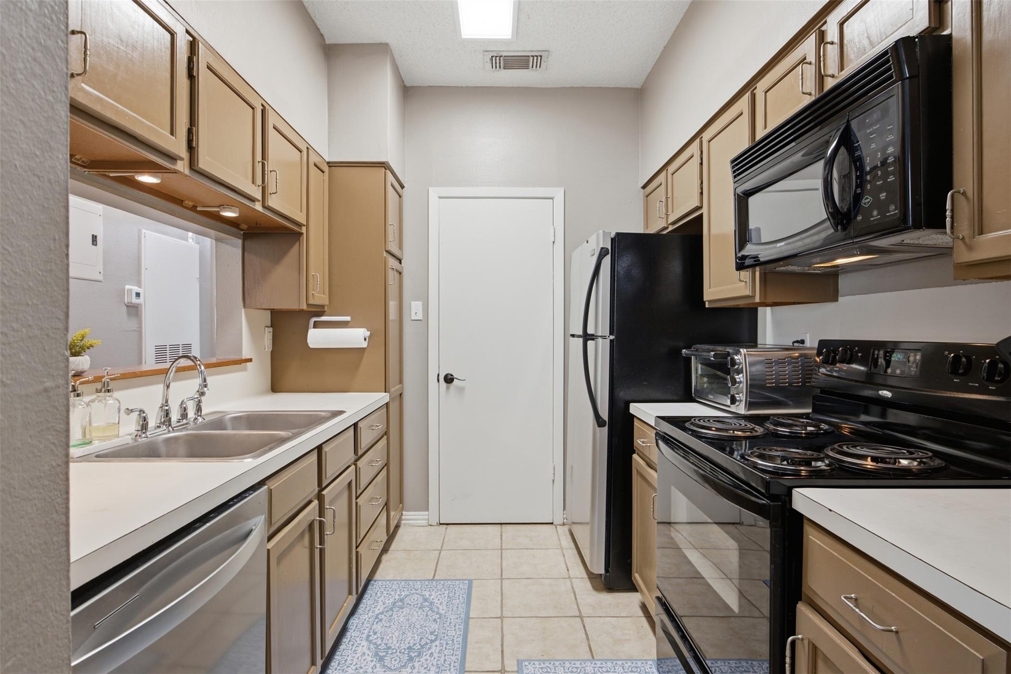908 Poplar St #206 Property Photo 8