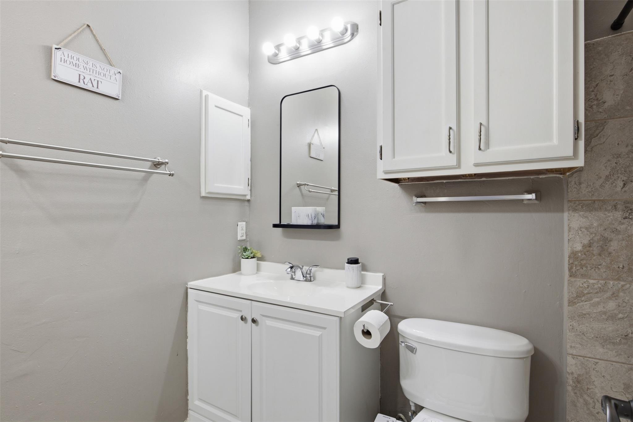 908 Poplar St #206 Property Photo 16
