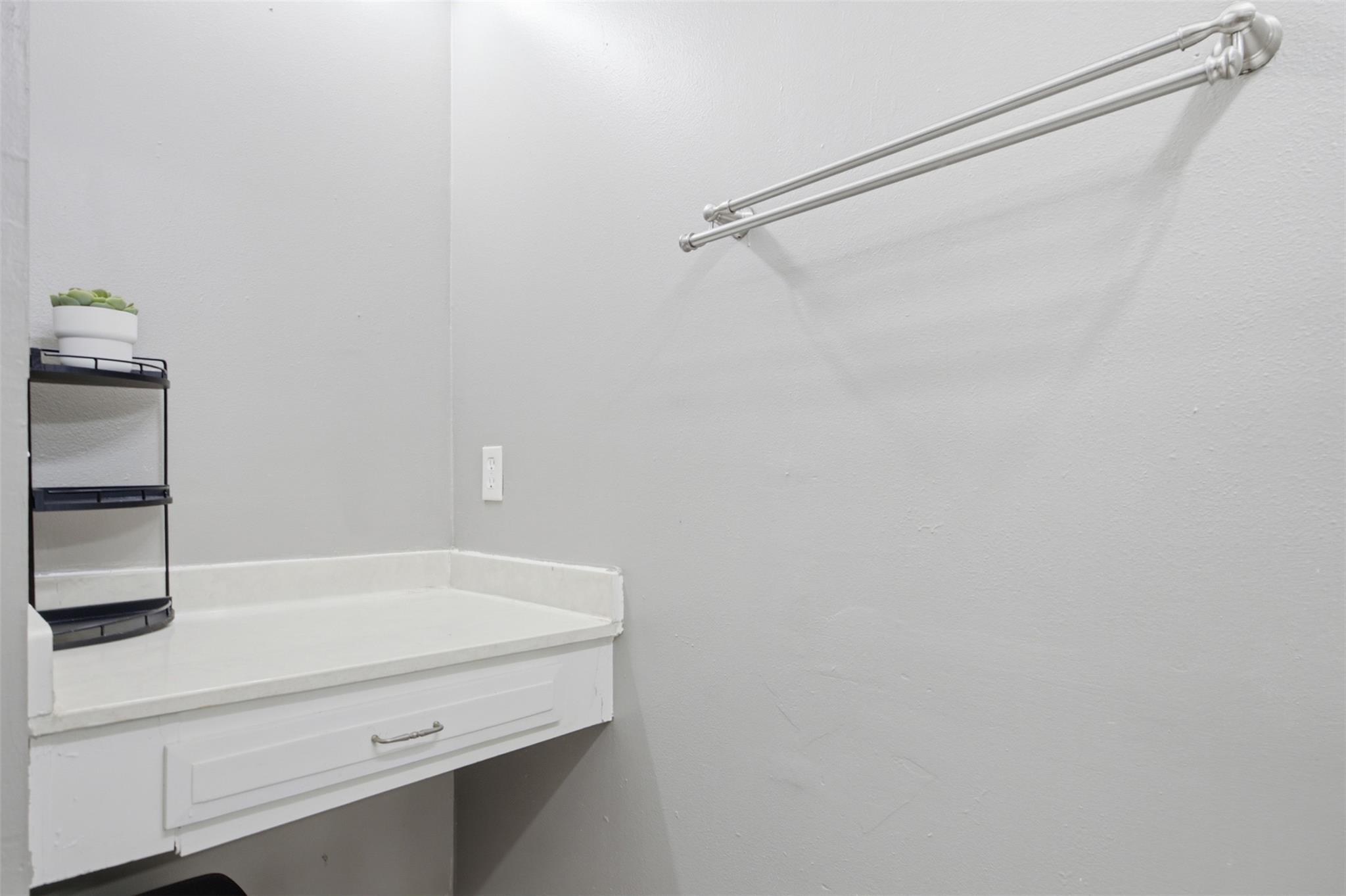 908 Poplar St #206 Property Photo 18