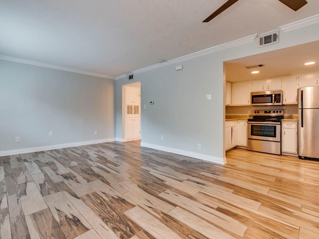 2124 Burton Dr #150 Property Photo 3
