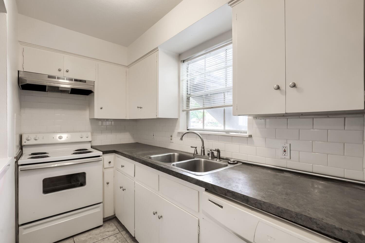3119 Tom Green St #2 Property Photo 2