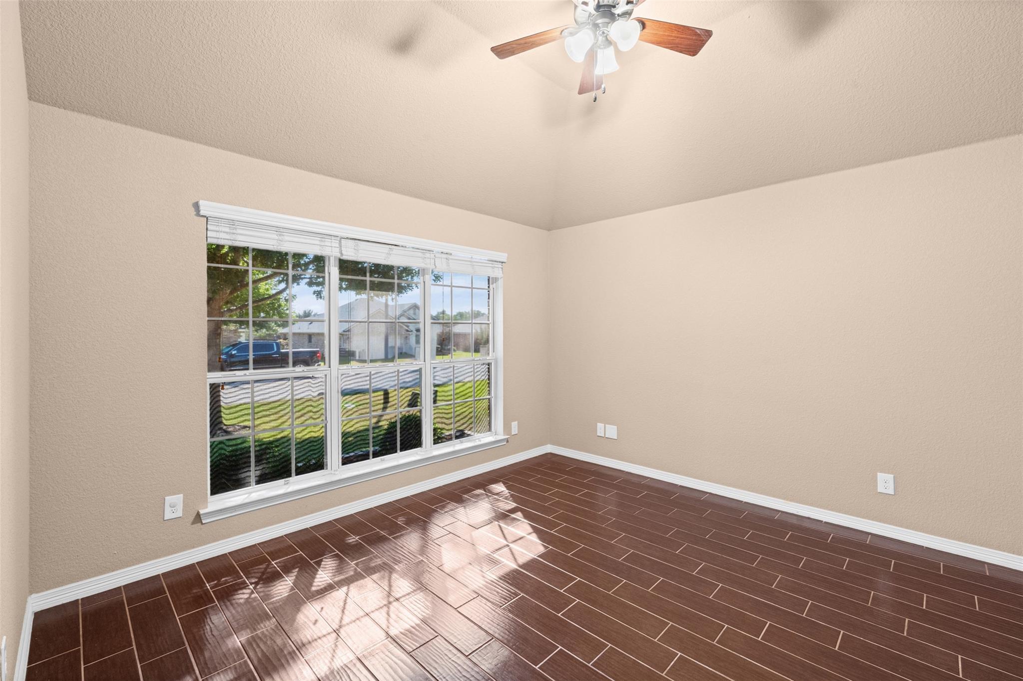 4930 Sean Patrick Gln Property Photo 6