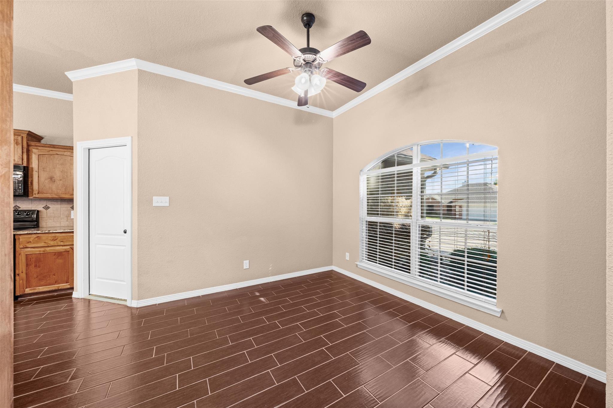 4930 Sean Patrick Gln Property Photo 8