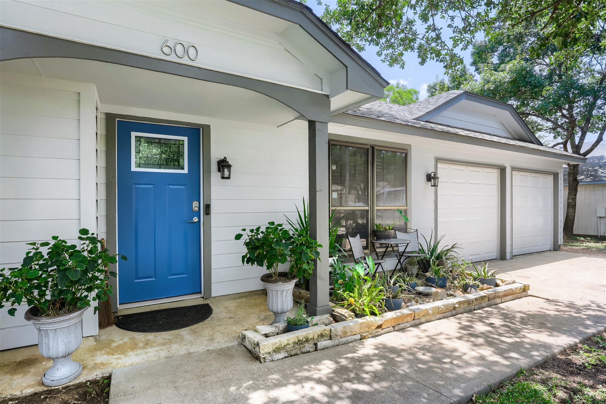 600 Live Oak Dr Property Photo 1