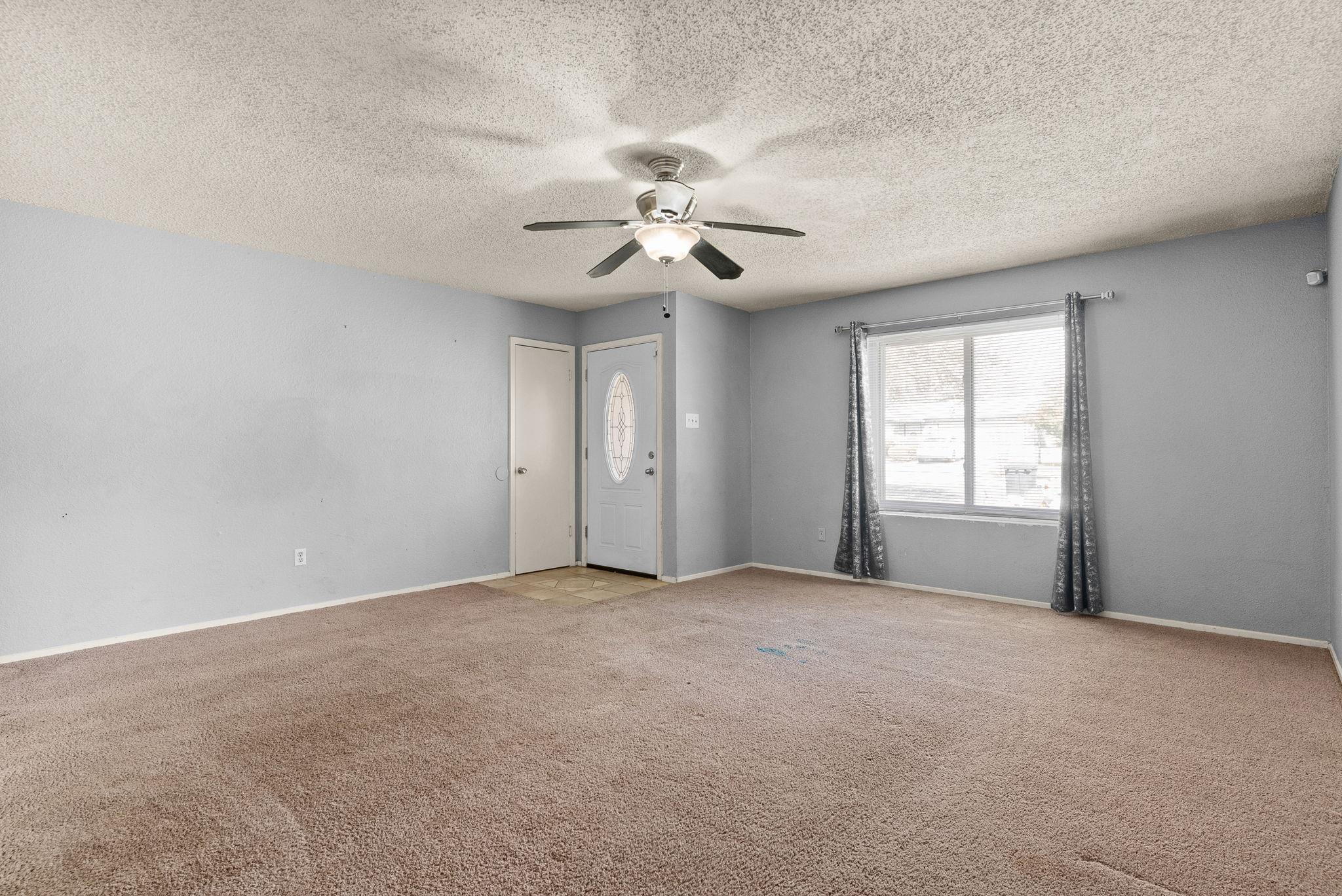 2905 Transit Dr Property Photo 4